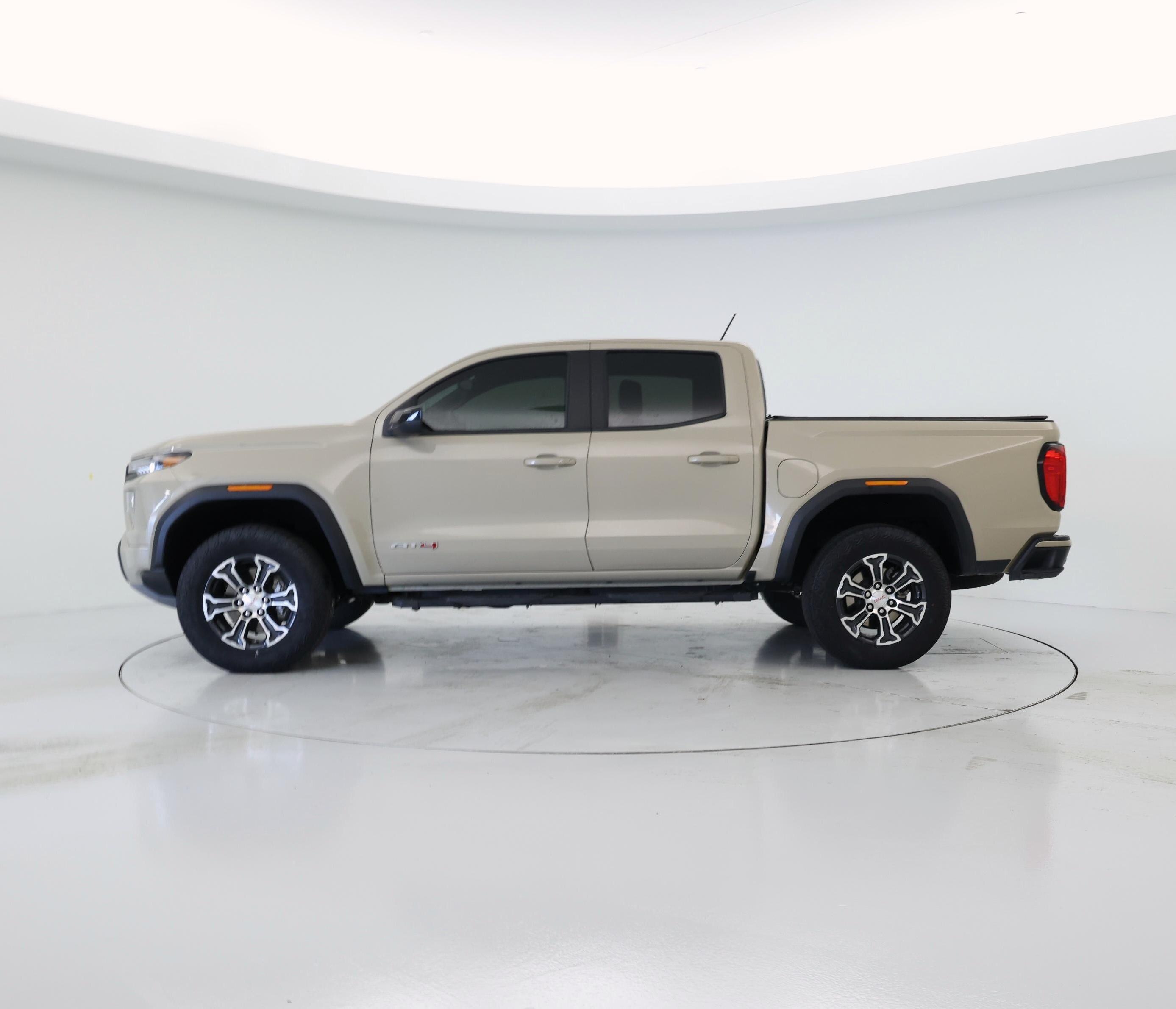 Thumbnail: 2023 GMC Canyon - 3