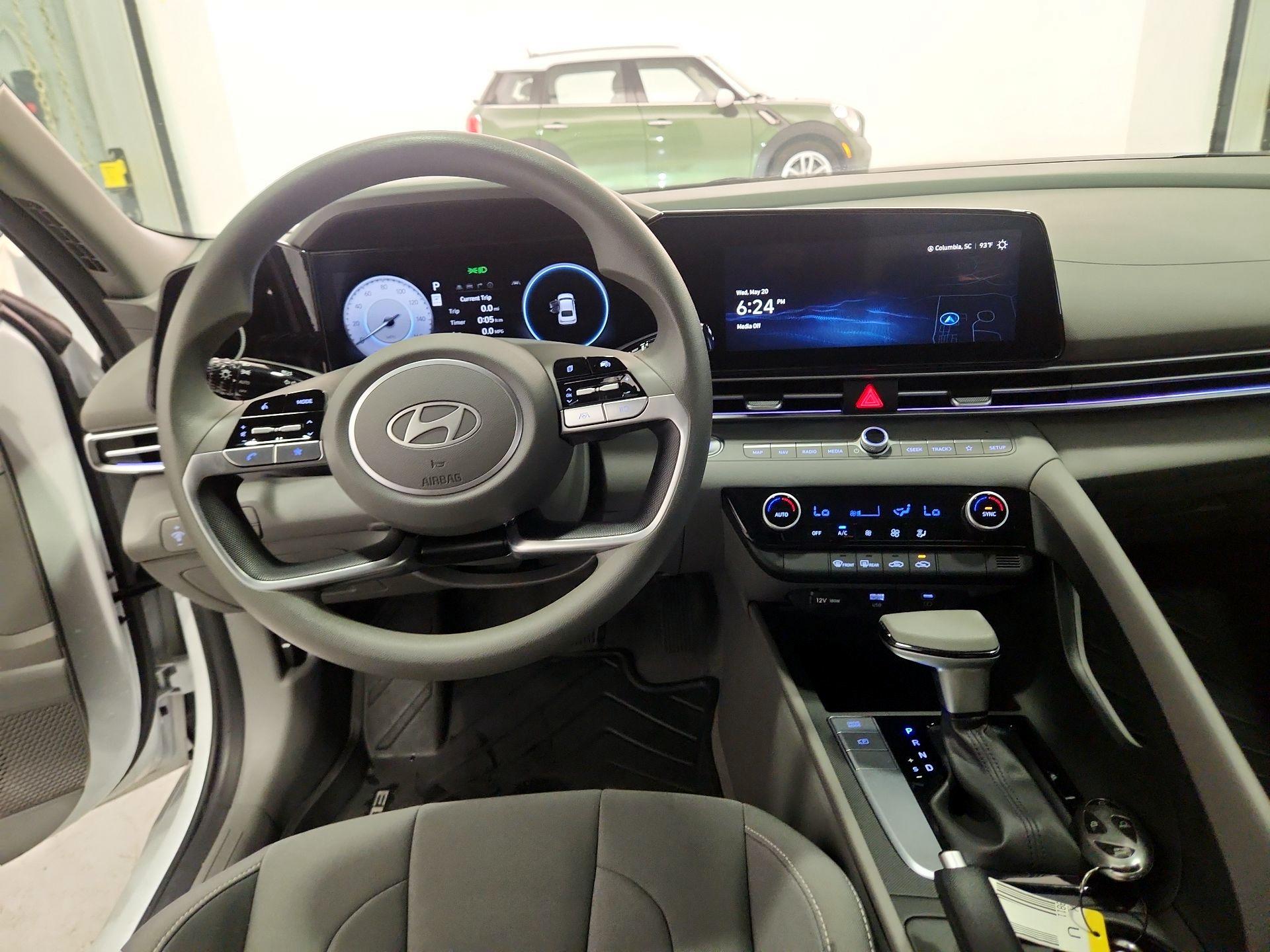 Thumbnail: 2024 Hyundai Elantra - 10