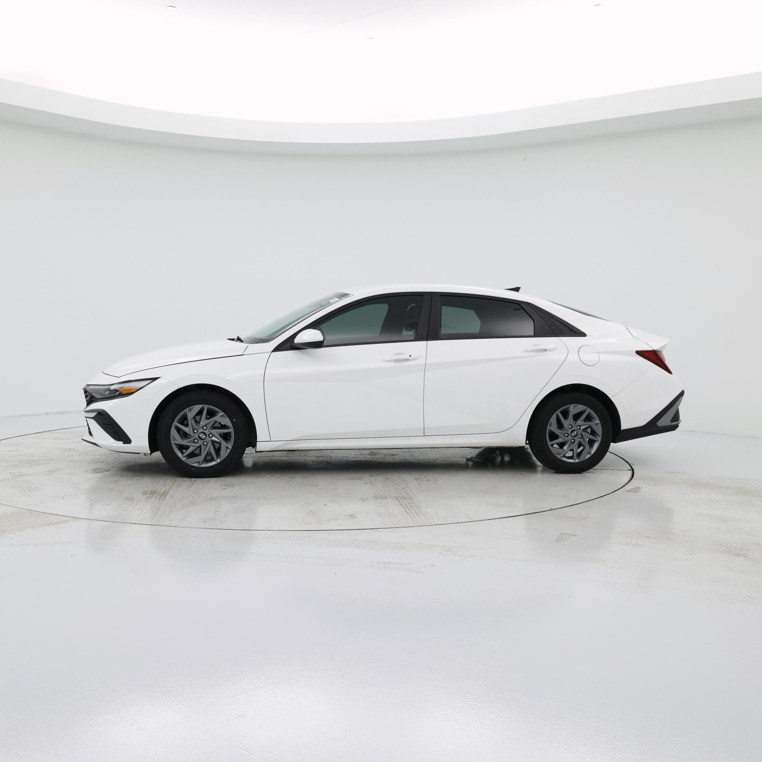 Thumbnail: 2024 Hyundai Elantra - 3