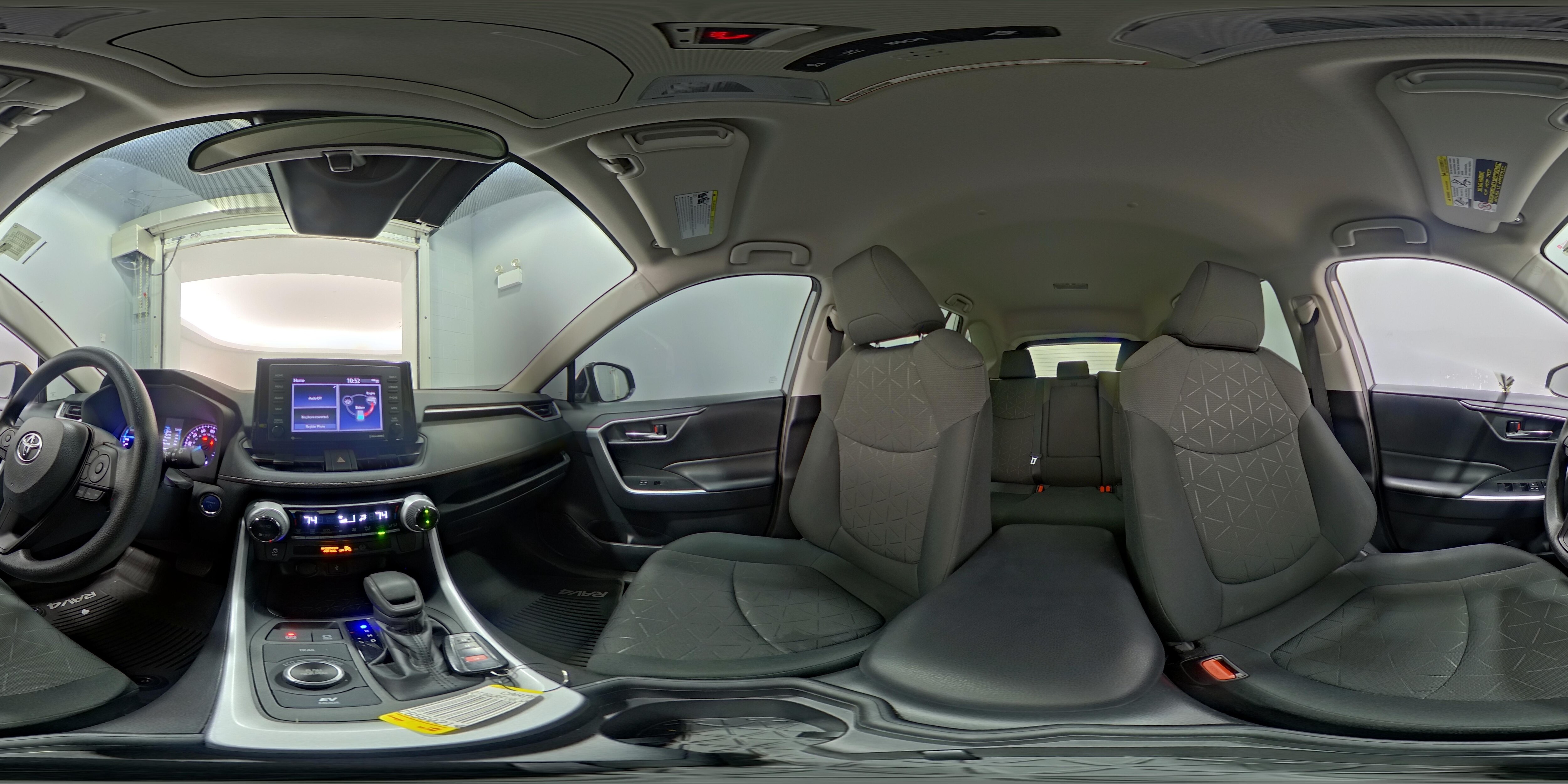 2020 Toyota RAV4 XLE - Photo 15