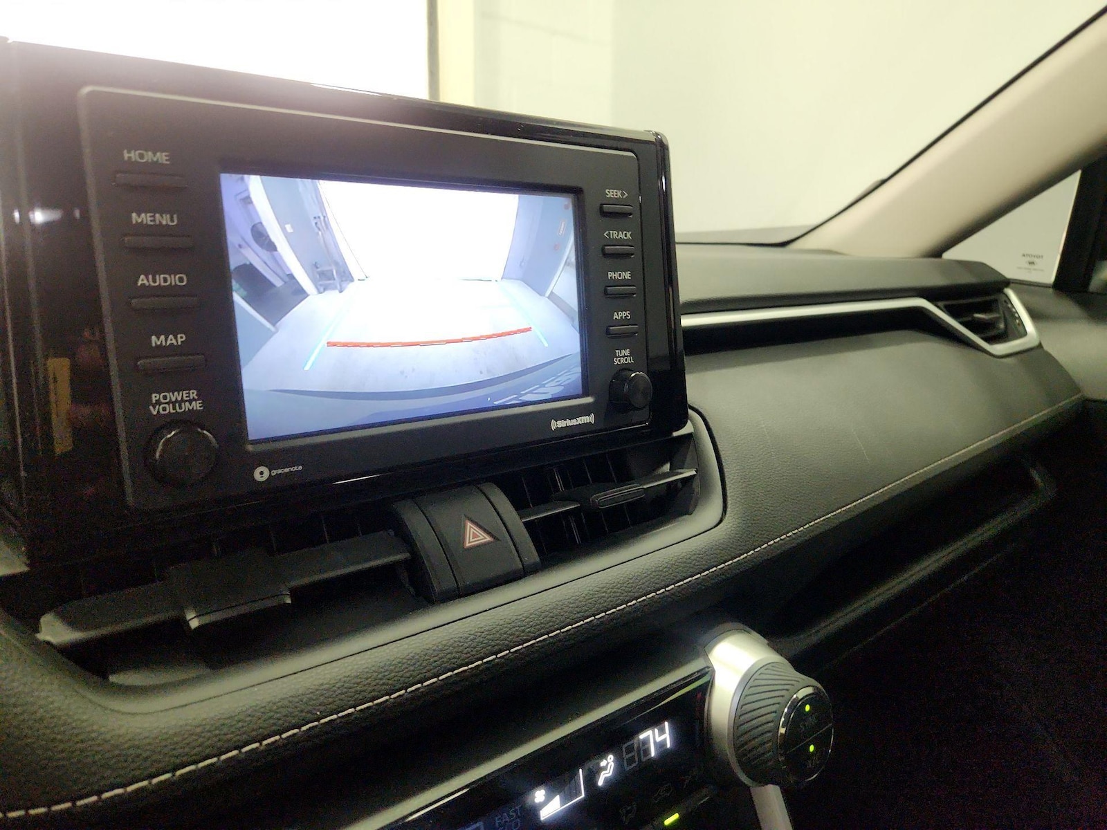 2020 Toyota RAV4 XLE - Photo 6