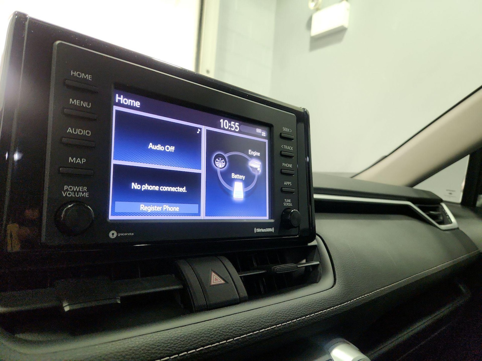 2020 Toyota RAV4 XLE - Photo 7