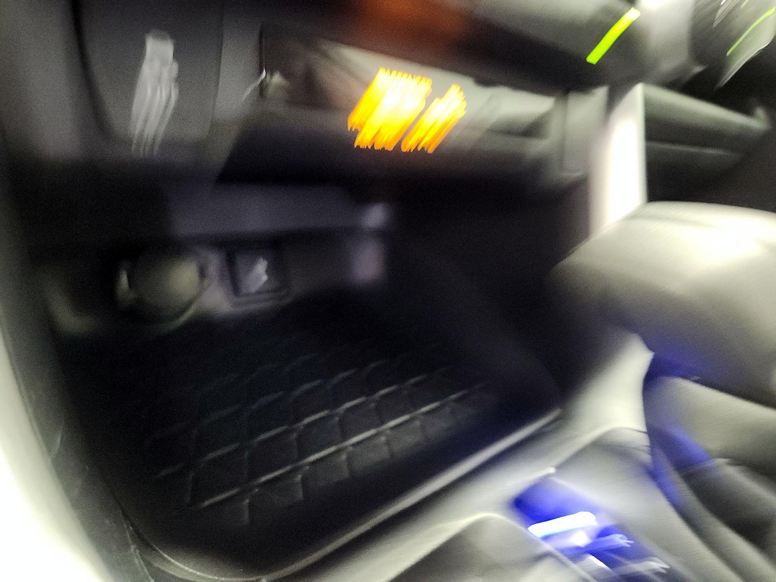 2020 Toyota RAV4 XLE - Photo 10