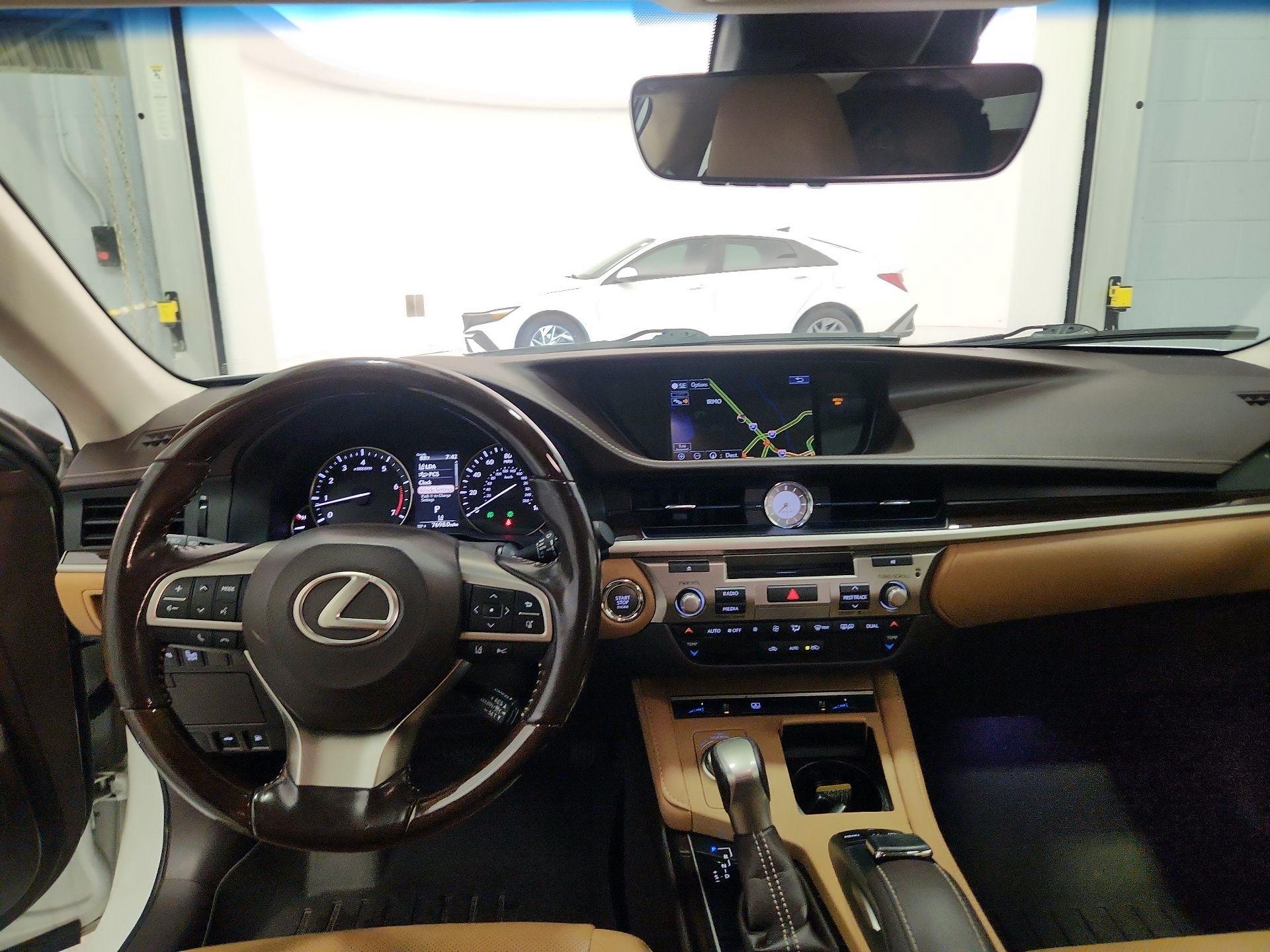 Thumbnail: 2016 Lexus ES - 9