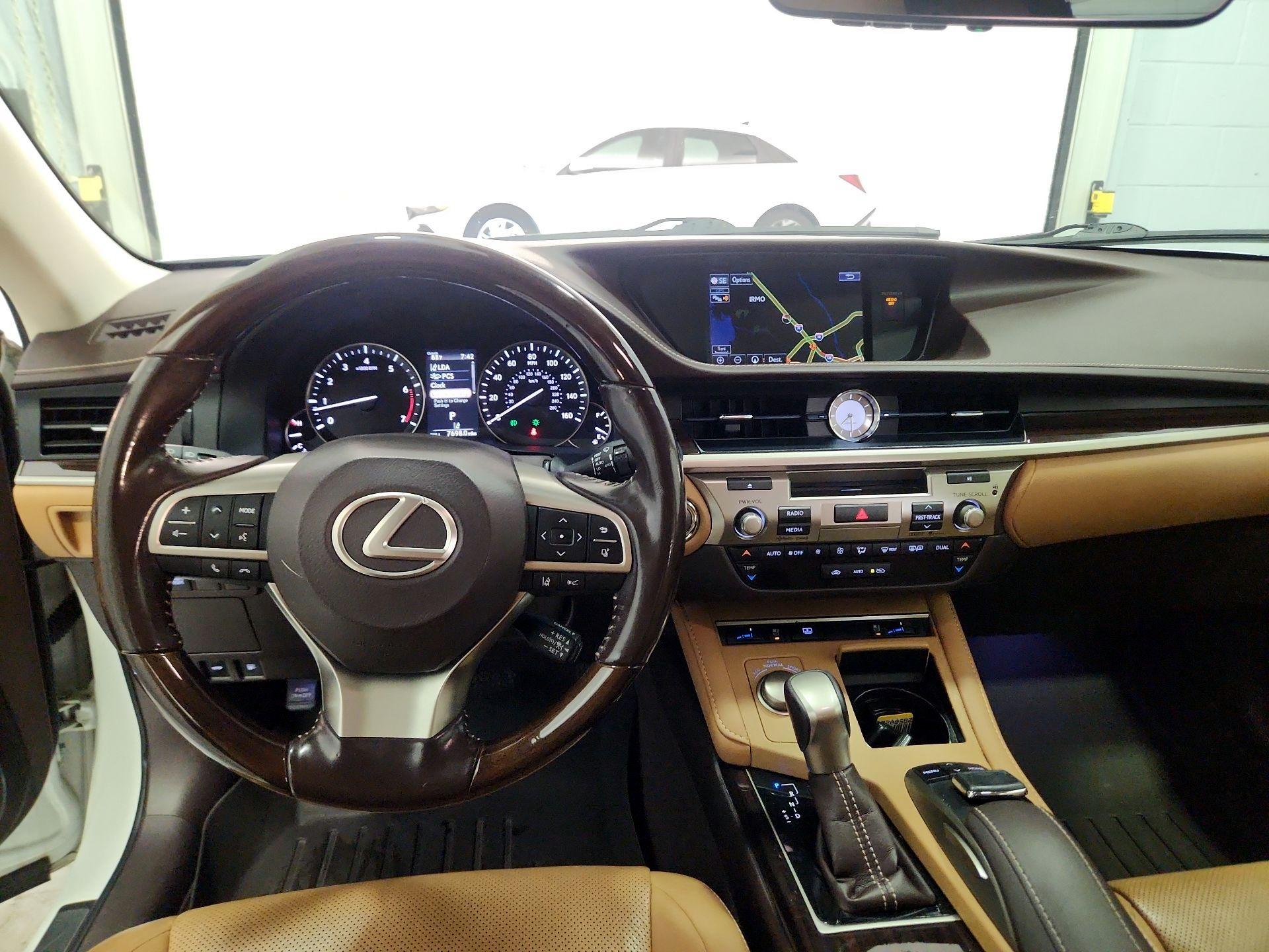 Thumbnail: 2016 Lexus ES - 10