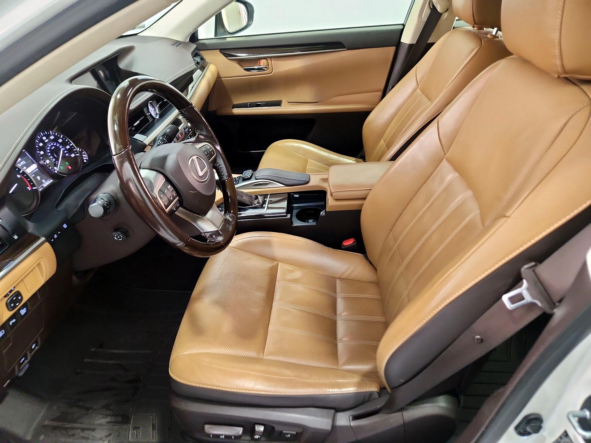 Thumbnail: 2016 Lexus ES - 11
