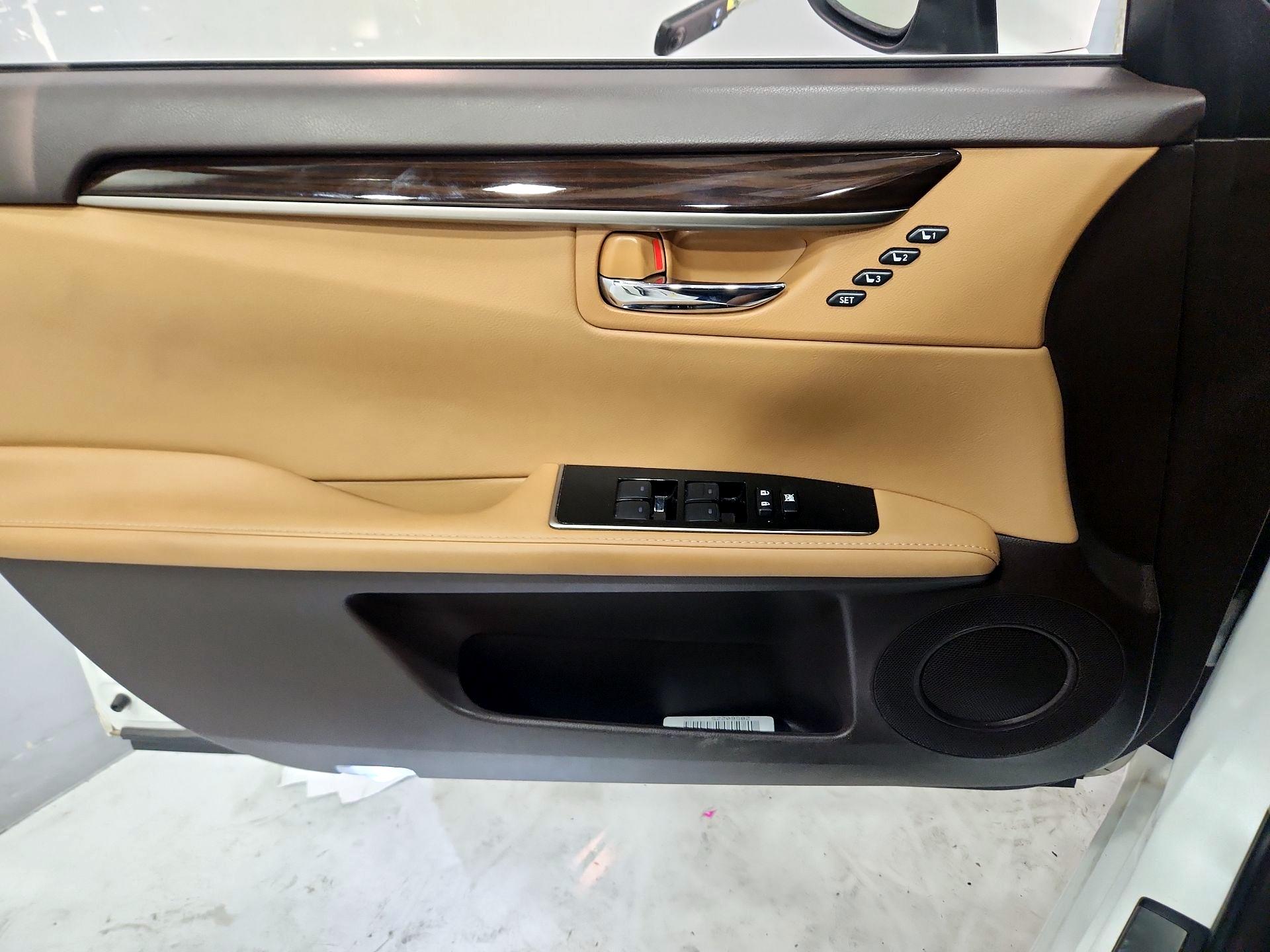 Thumbnail: 2016 Lexus ES - 12