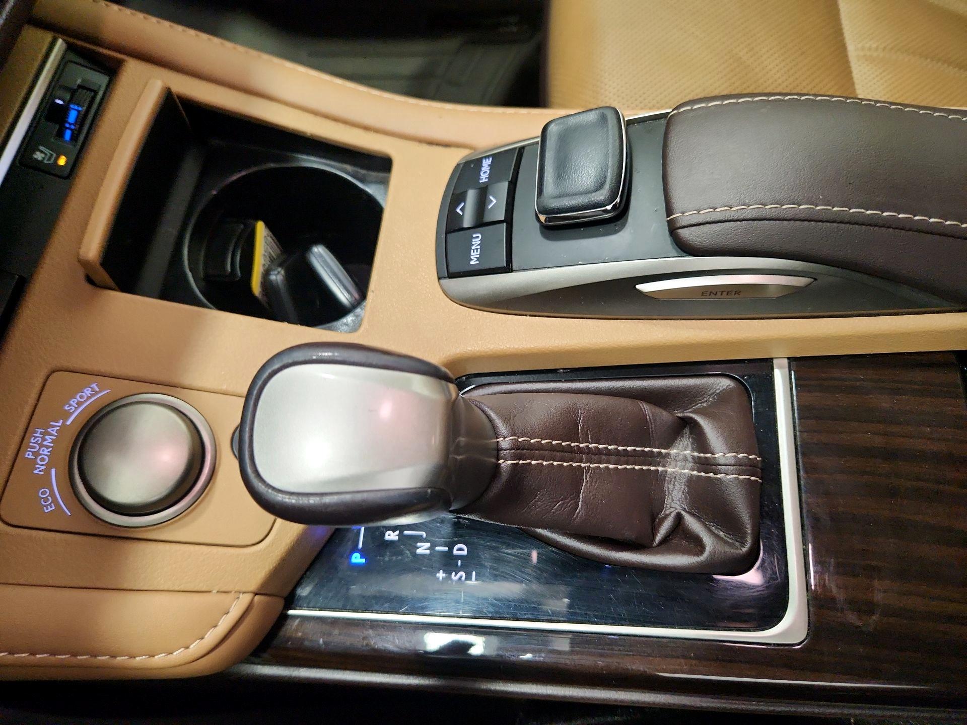 Thumbnail: 2016 Lexus ES - 17