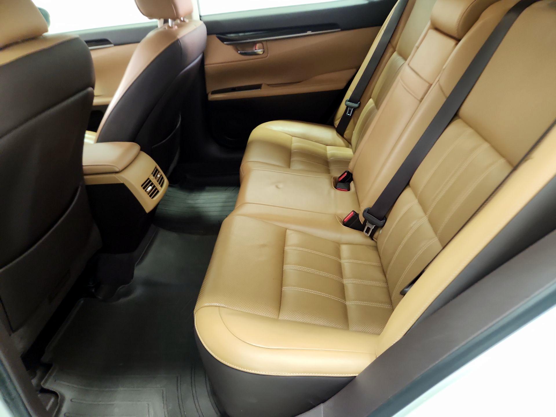 Thumbnail: 2016 Lexus ES - 18