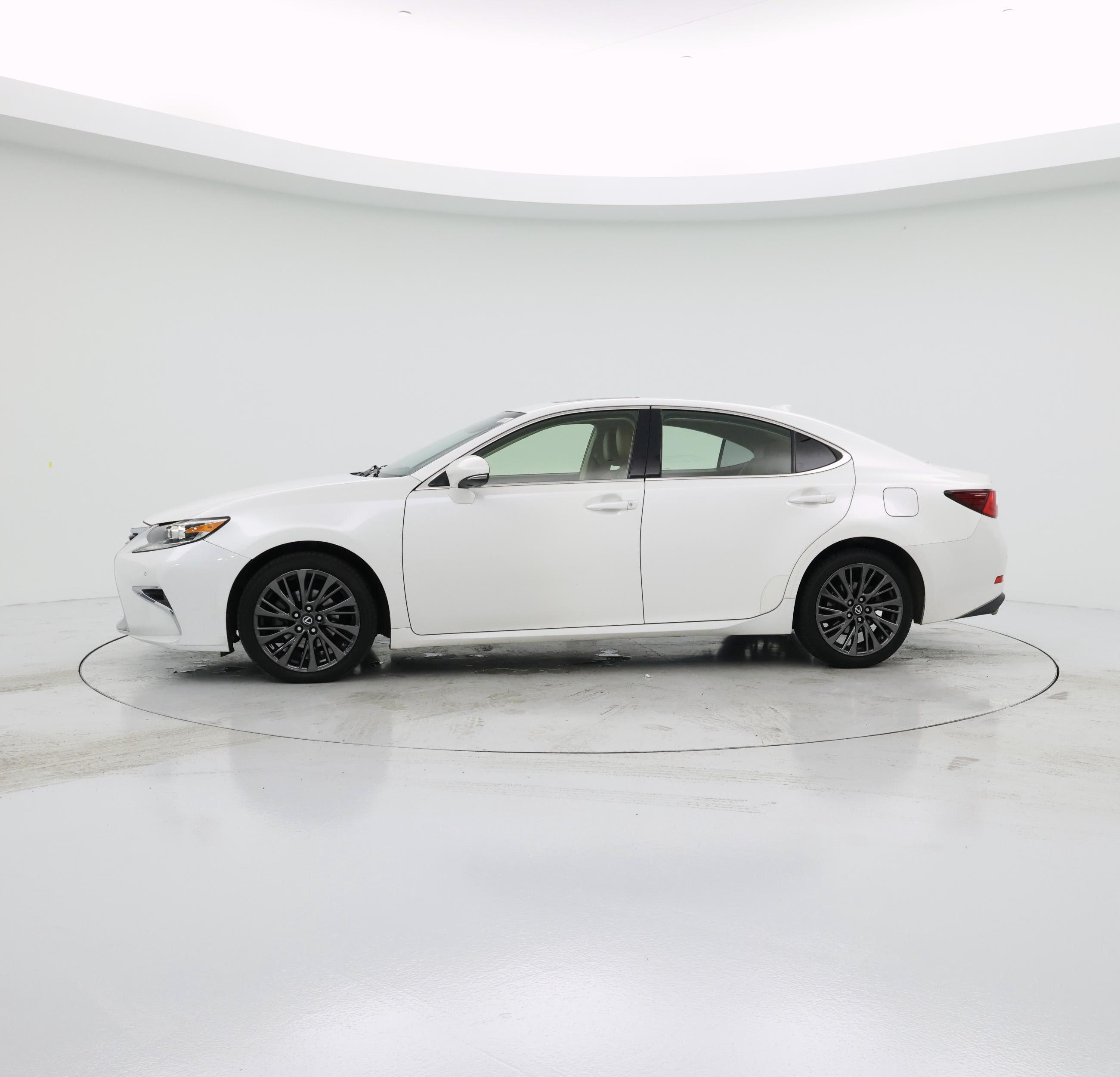 Thumbnail: 2016 Lexus ES - 3