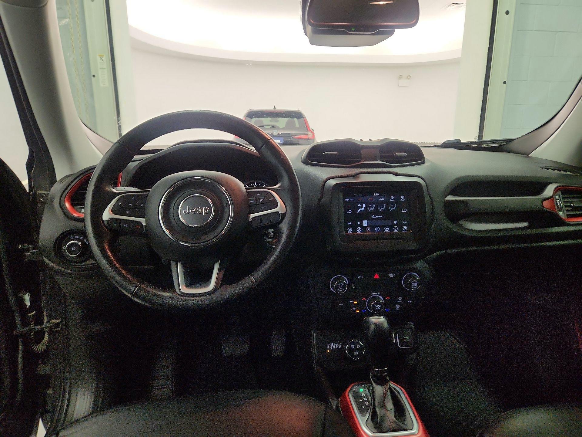 Thumbnail: 2018 Jeep Renegade - 10