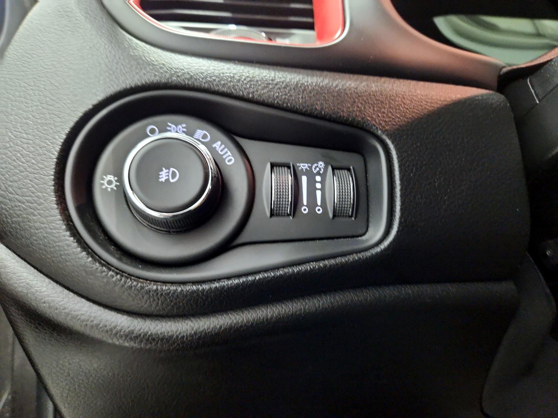 Thumbnail: 2018 Jeep Renegade - 13