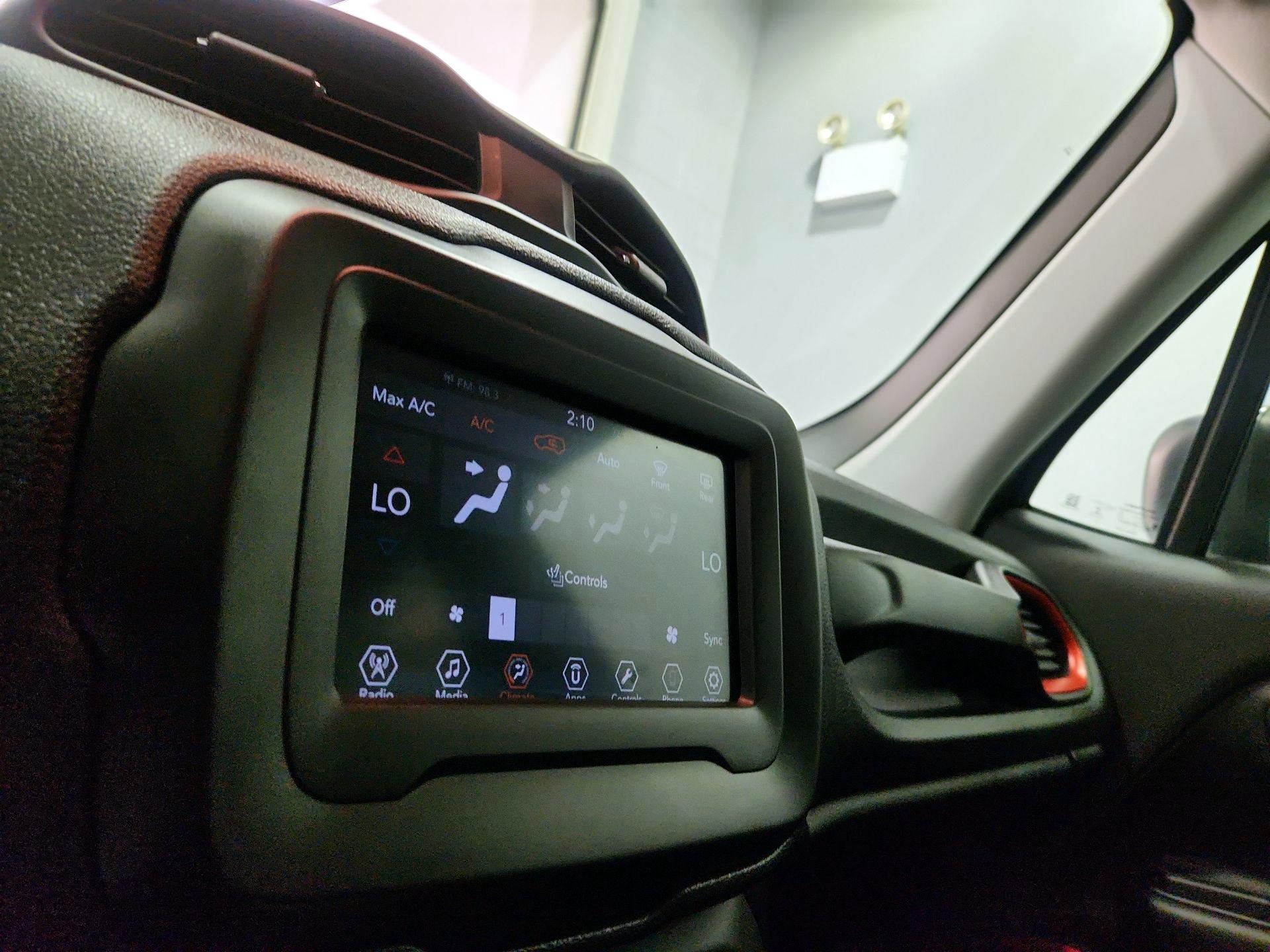 Thumbnail: 2018 Jeep Renegade - 15