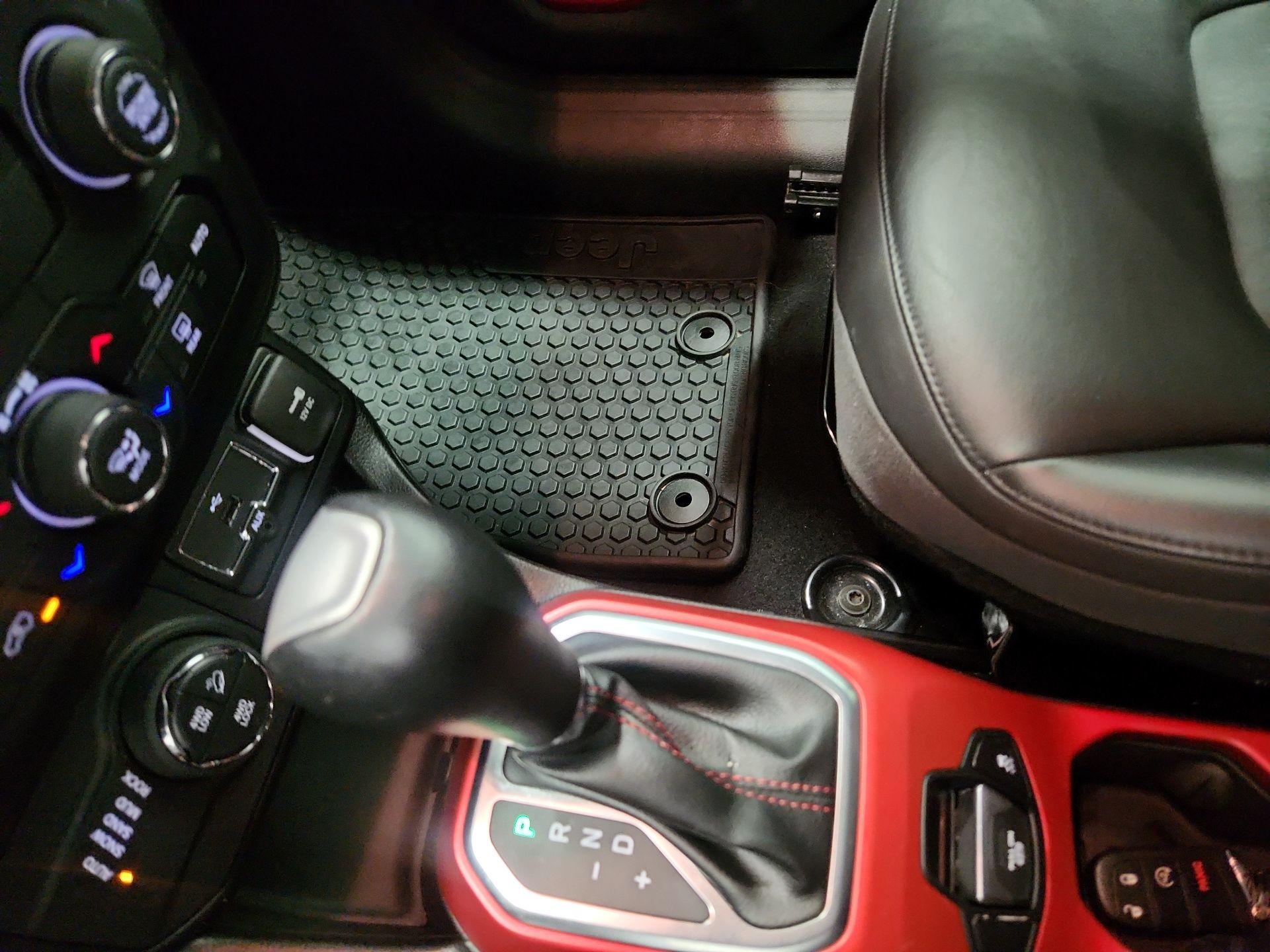 Thumbnail: 2018 Jeep Renegade - 17