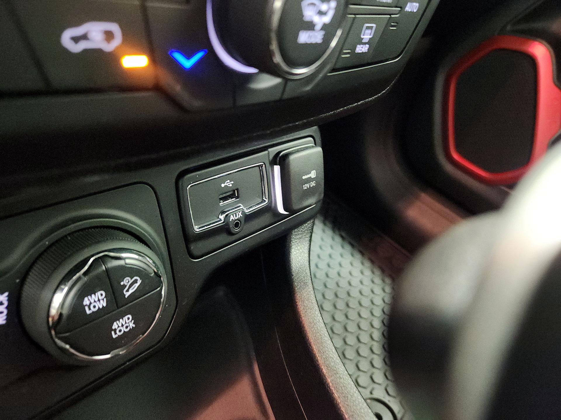 Thumbnail: 2018 Jeep Renegade - 18