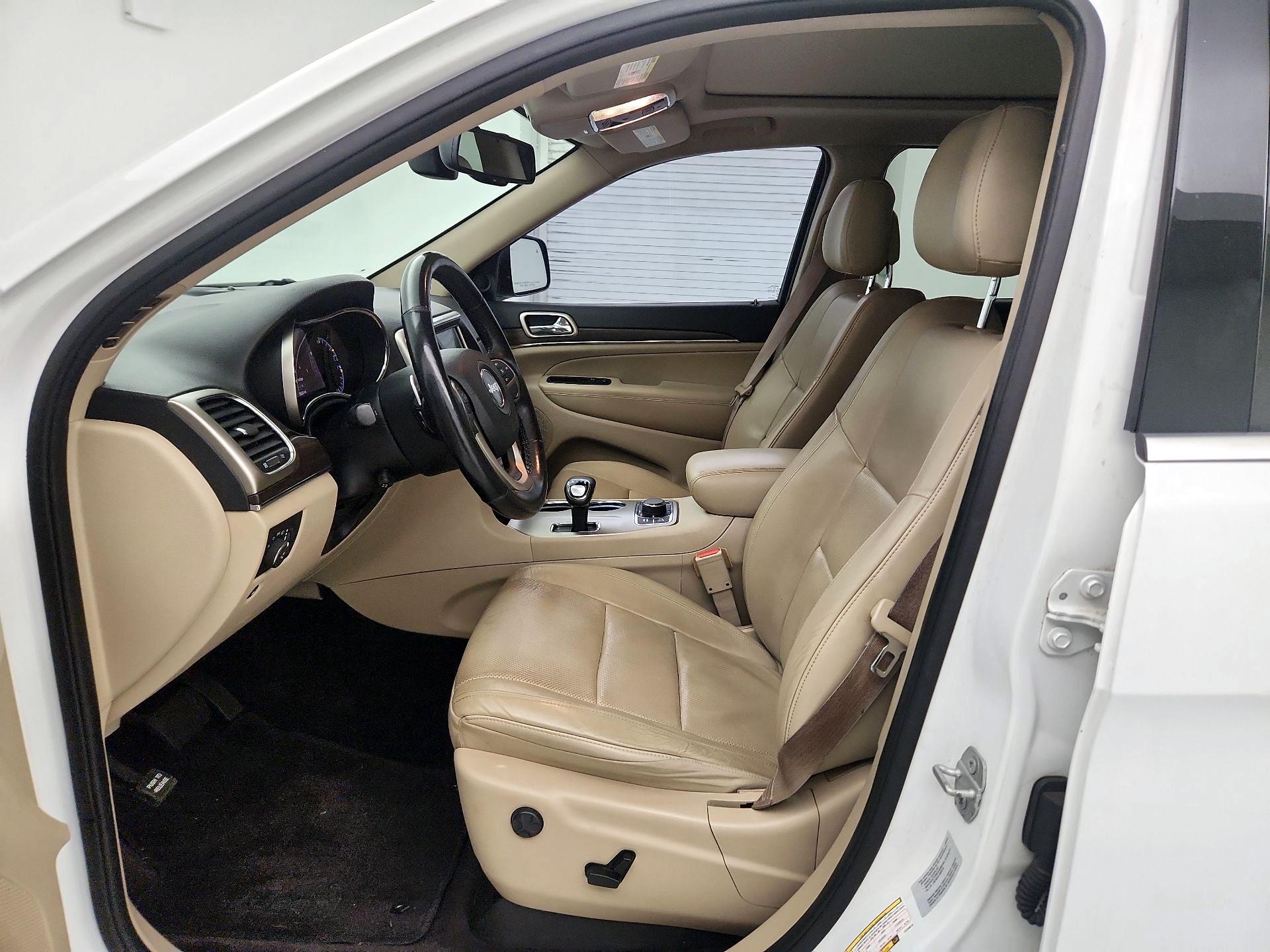 Thumbnail: 2015 Jeep Grand Cherokee - 11