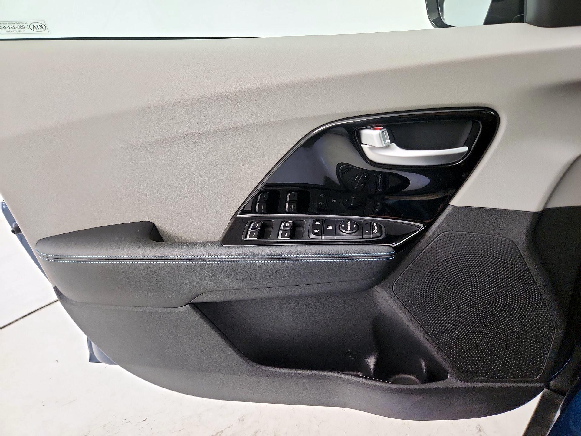 Thumbnail: 2021 Kia Niro - 12