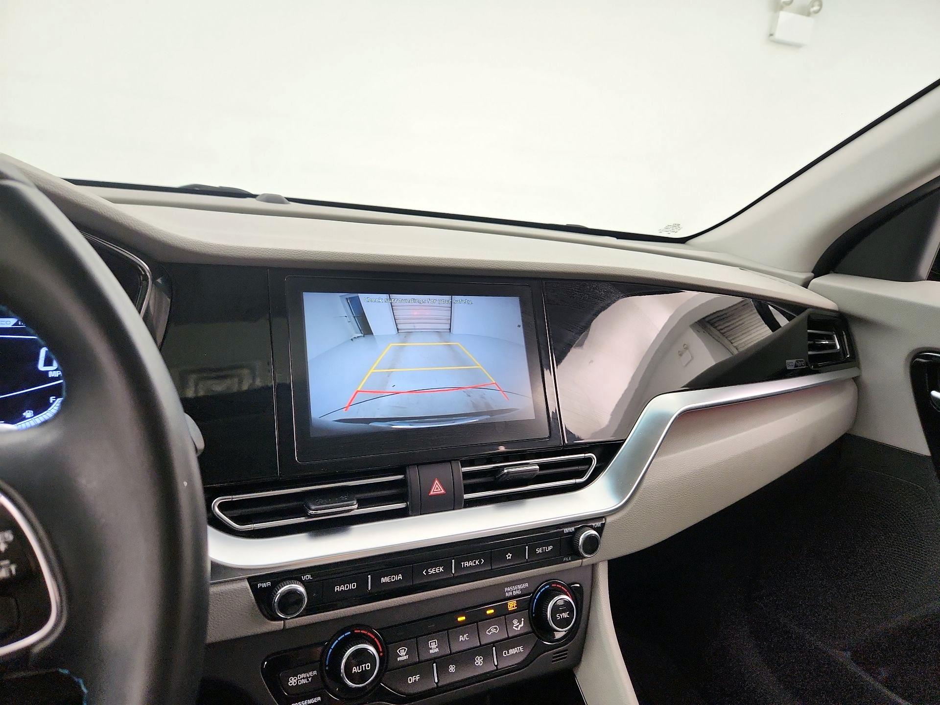 Thumbnail: 2021 Kia Niro - 14