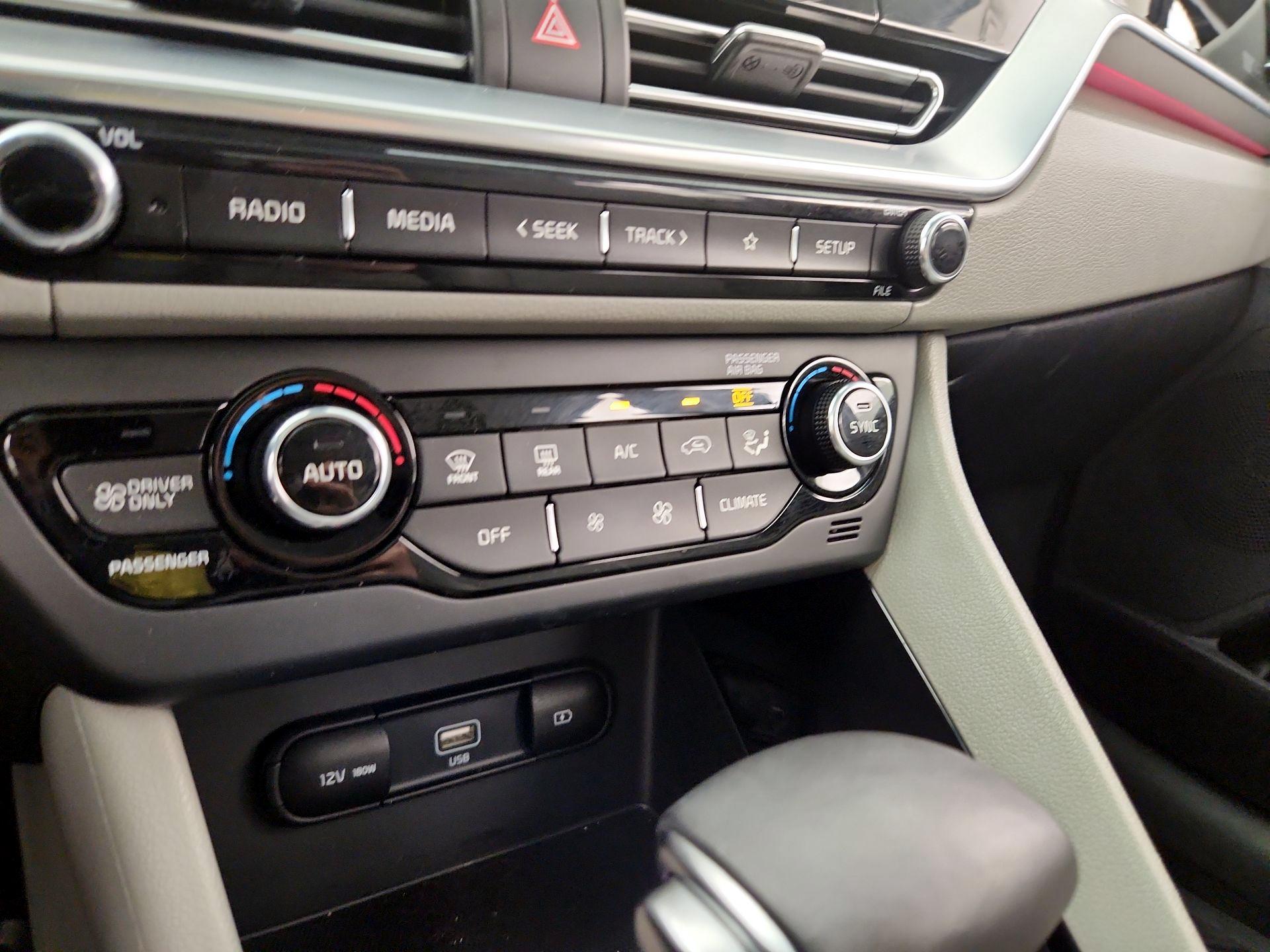 Thumbnail: 2021 Kia Niro - 16