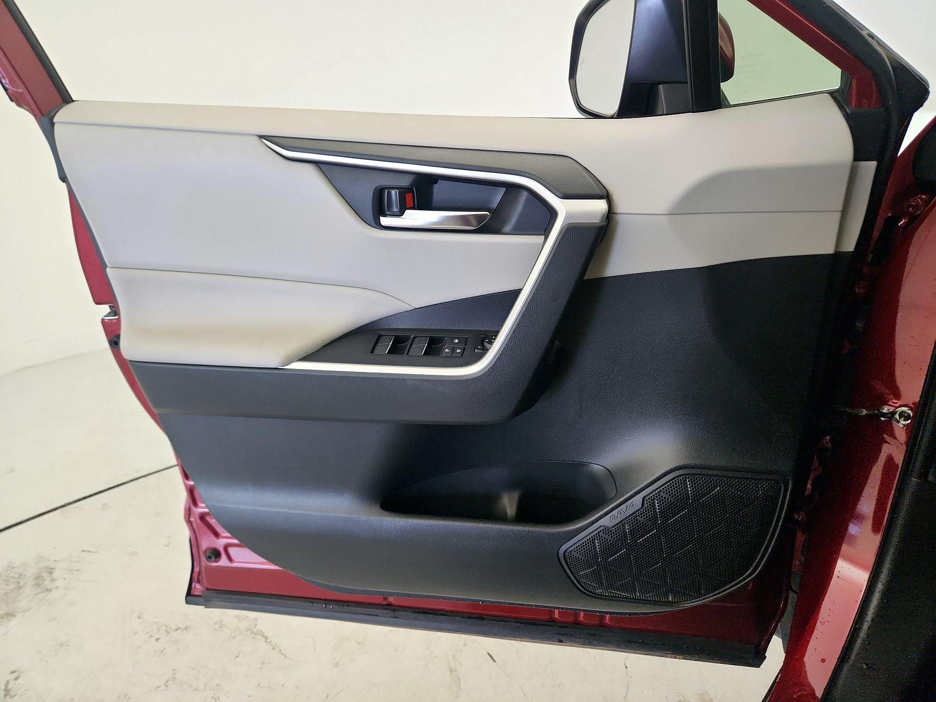 Thumbnail: 2022 Toyota RAV4 - 12