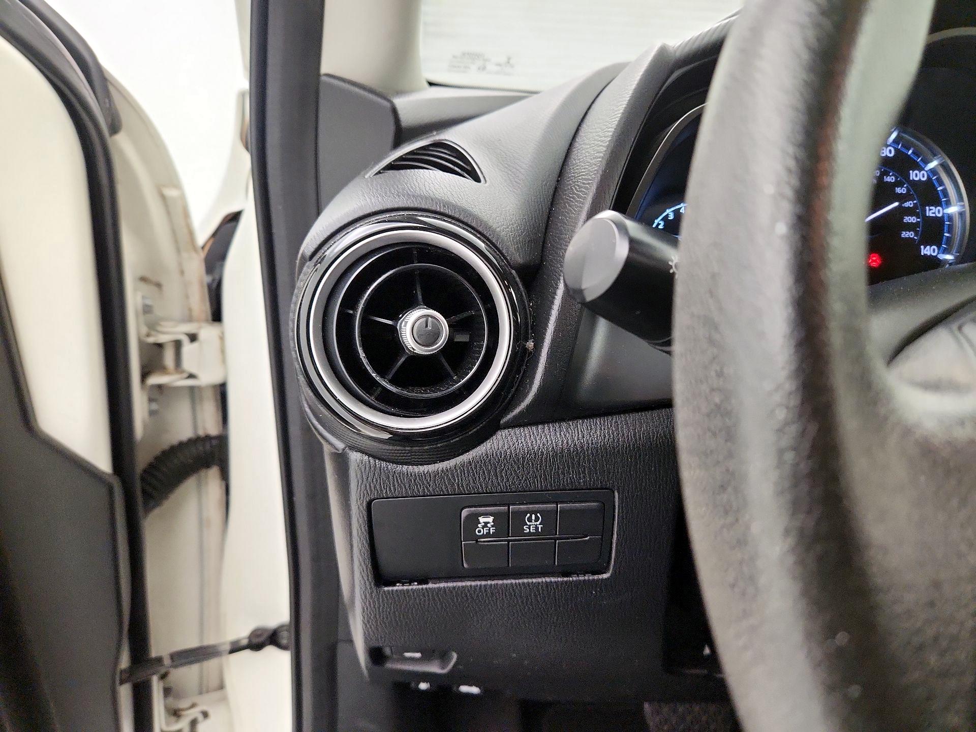 Thumbnail: 2019 Toyota Yaris - 13