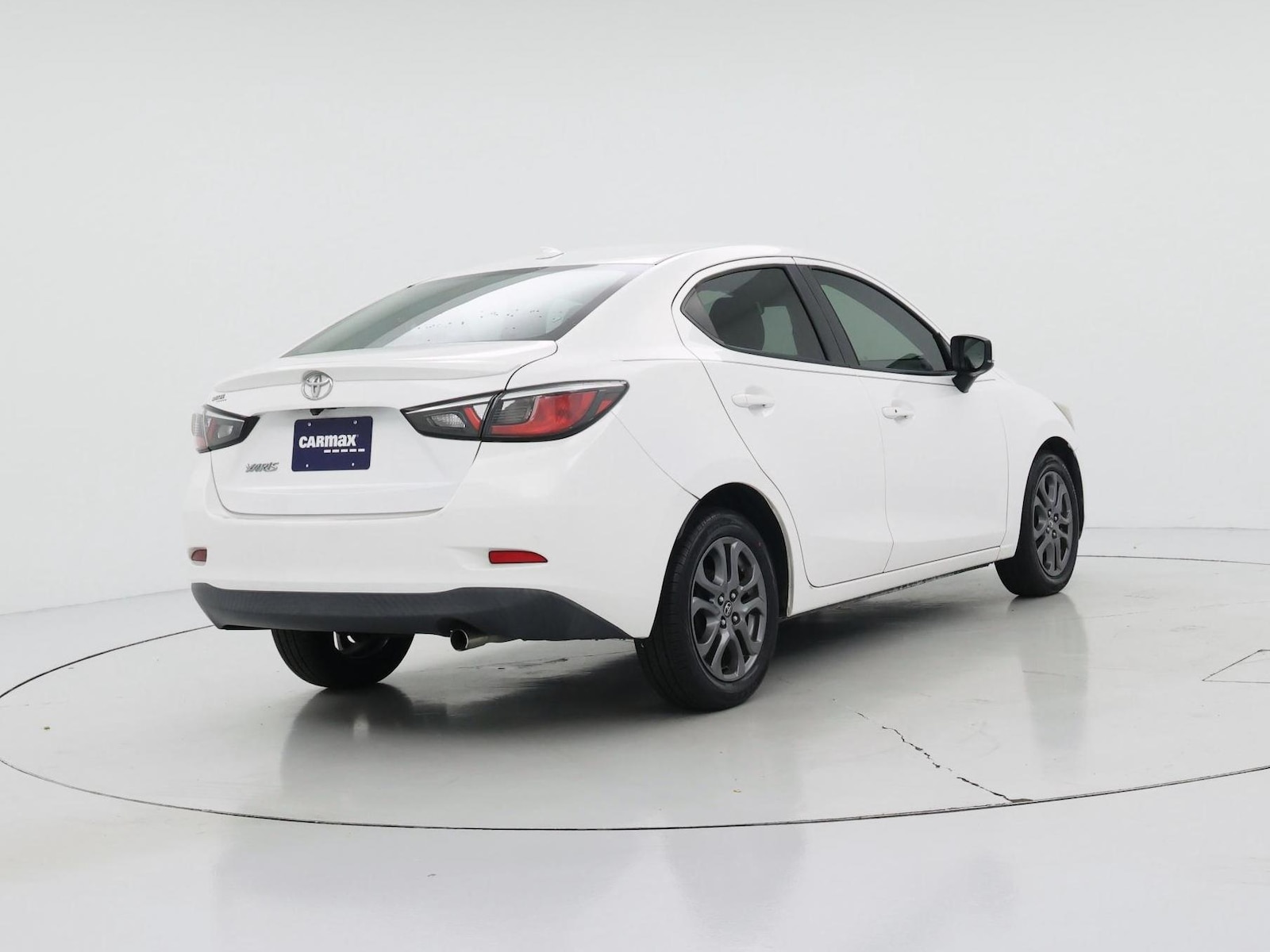 2019 Toyota Yaris LE - Photo 9