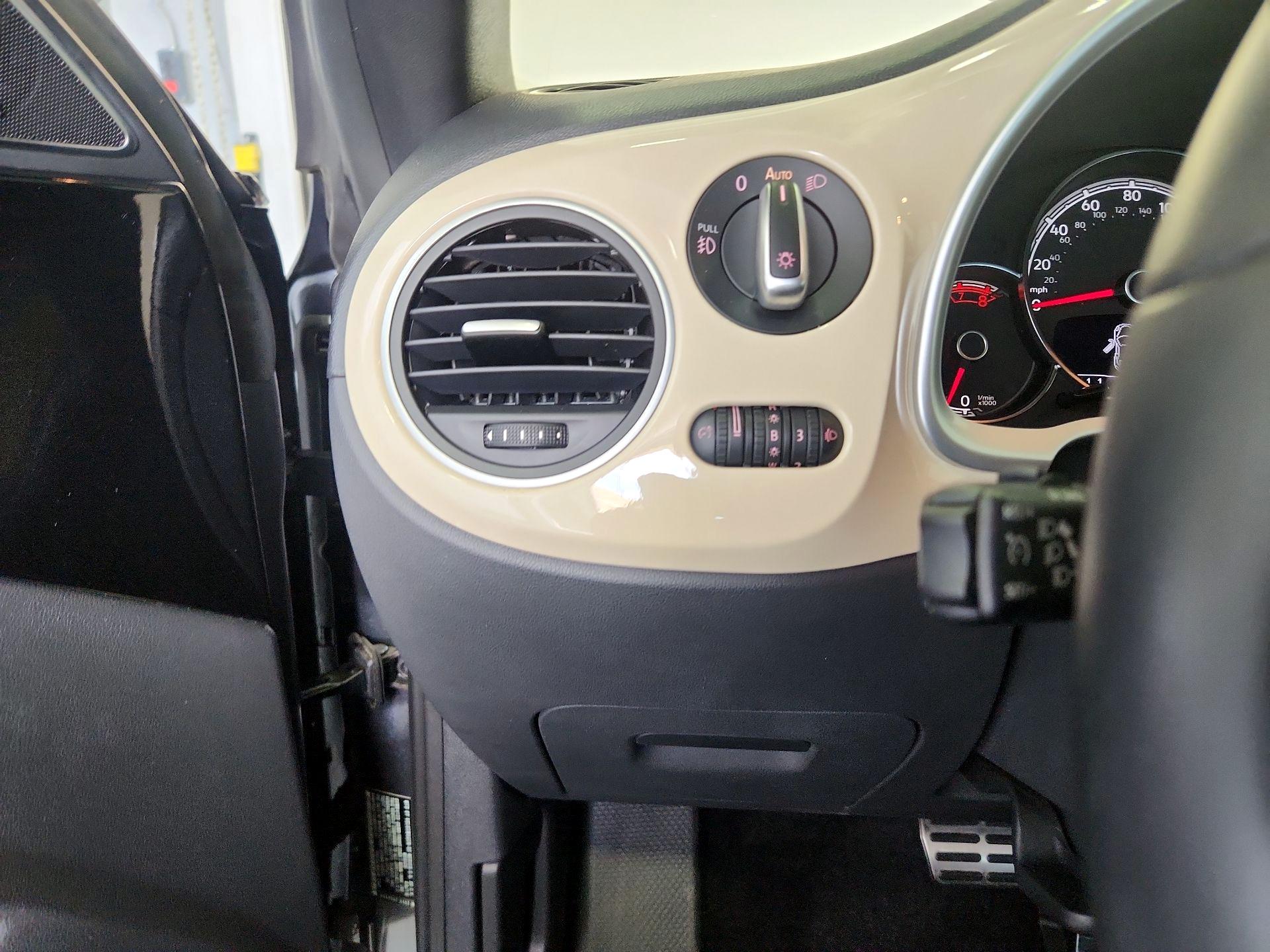 Thumbnail: 2019 Volkswagen Beetle - 13