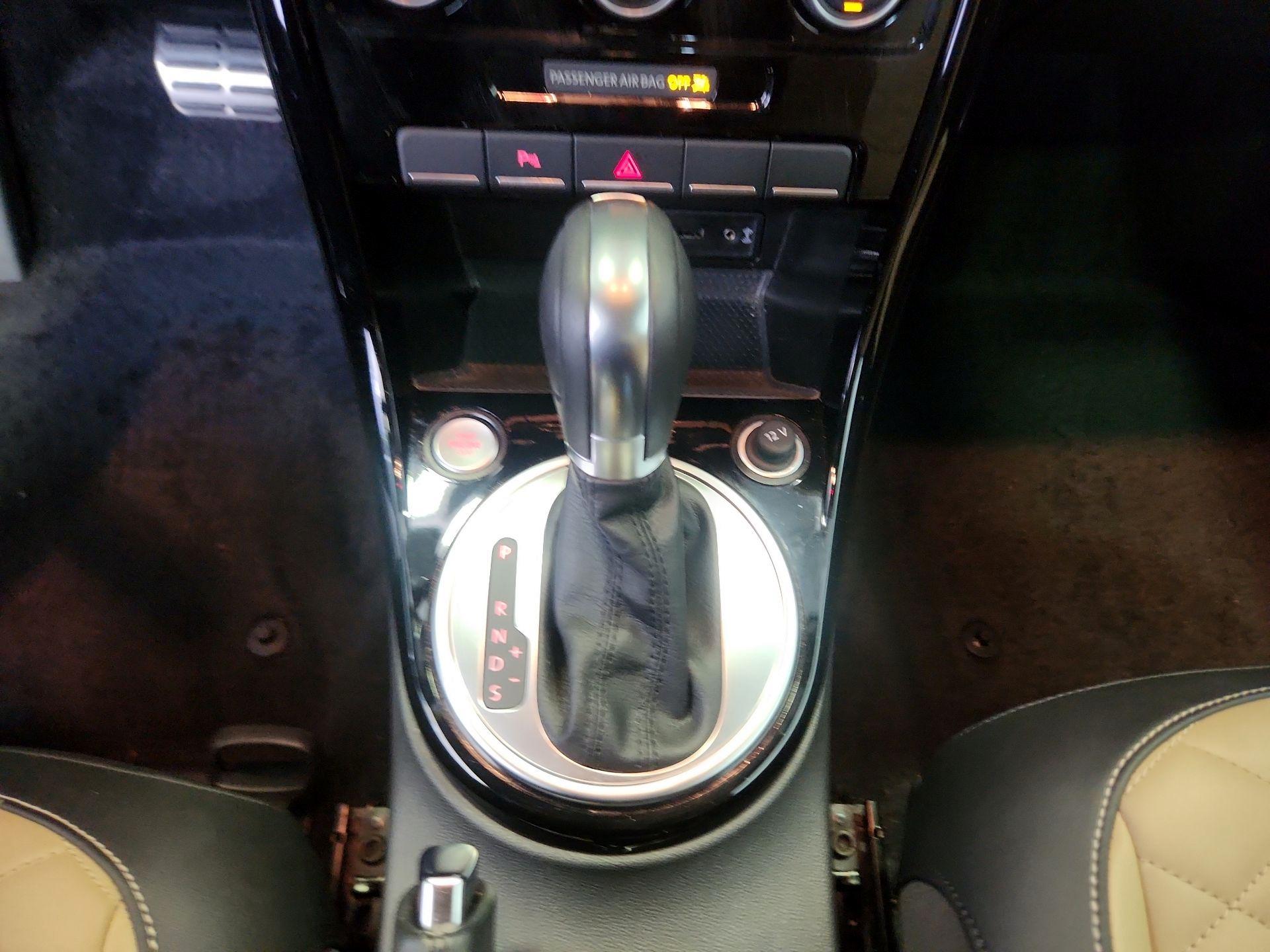 Thumbnail: 2019 Volkswagen Beetle - 17