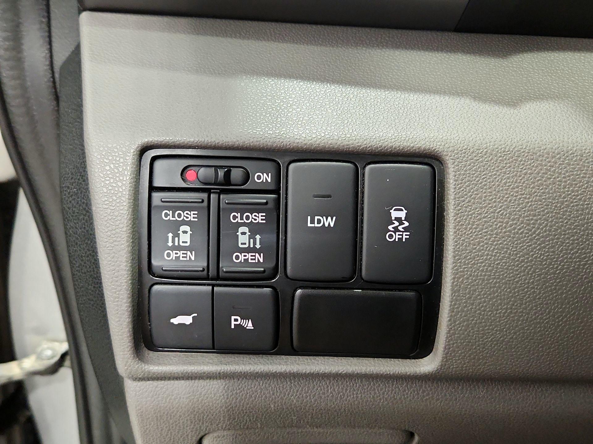 Thumbnail: 2015 Honda Odyssey - 13