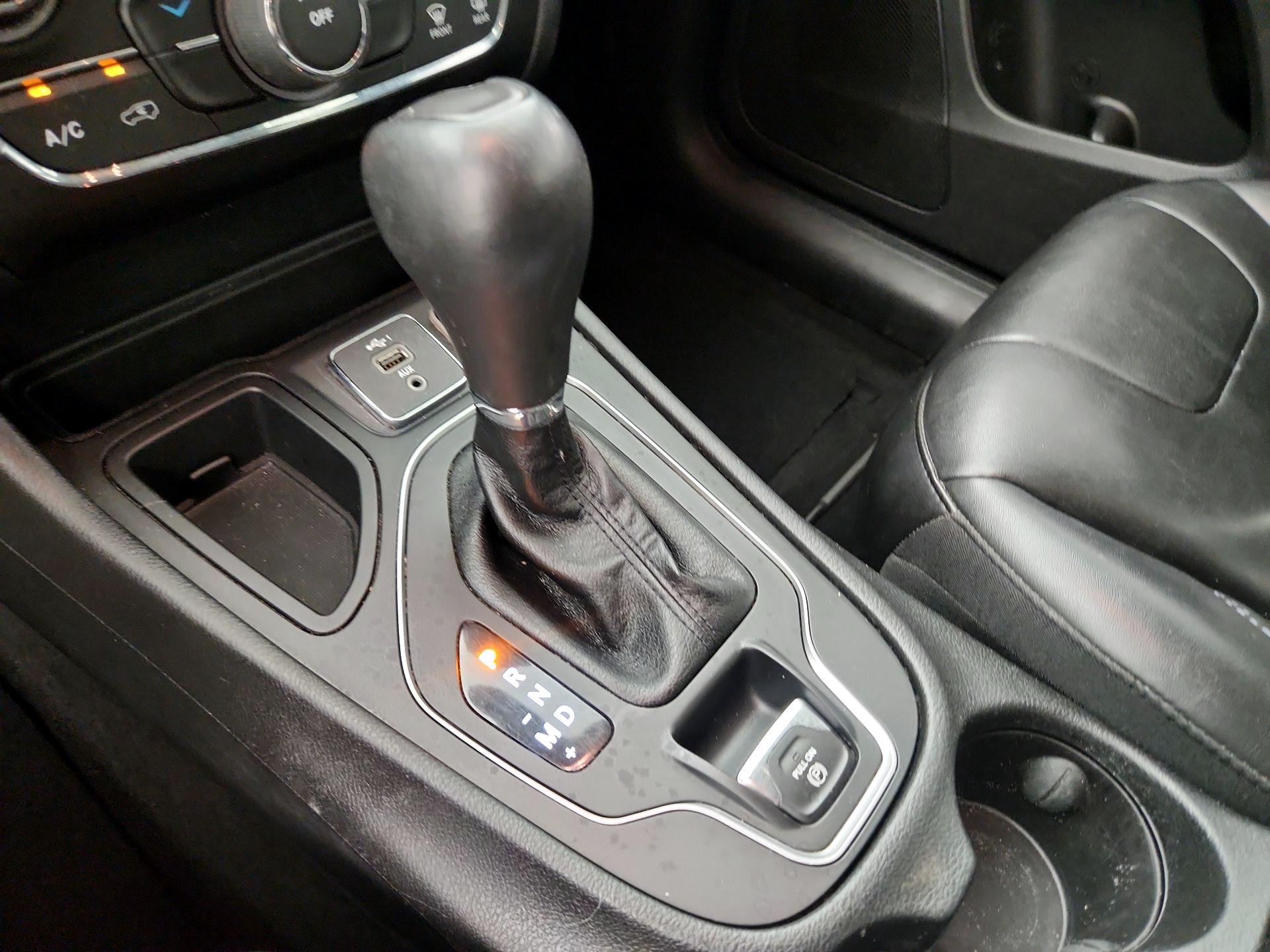 Thumbnail: 2021 Jeep Cherokee - 17