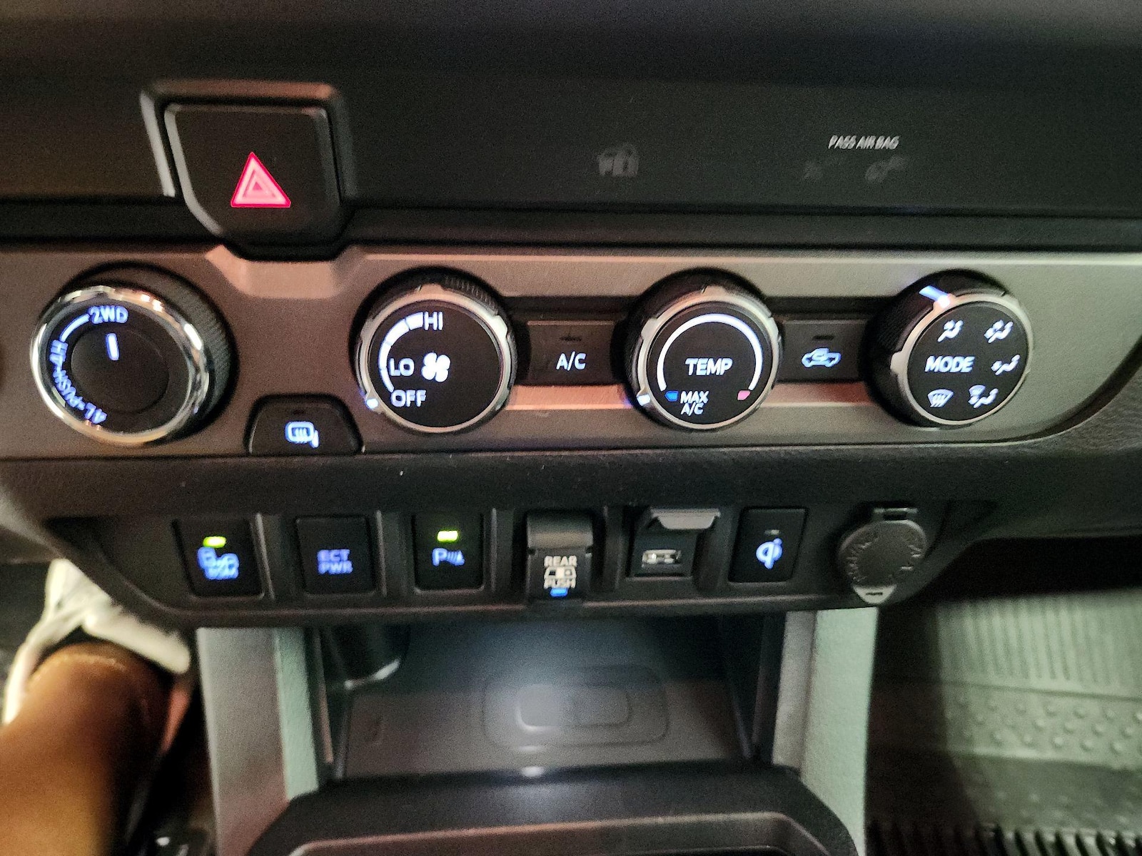 2020 Toyota Tacoma TRD Sport - Photo 18