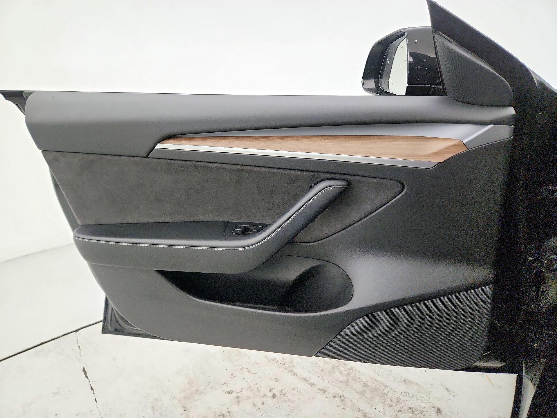 Thumbnail: 2021 Tesla Model 3 - 12