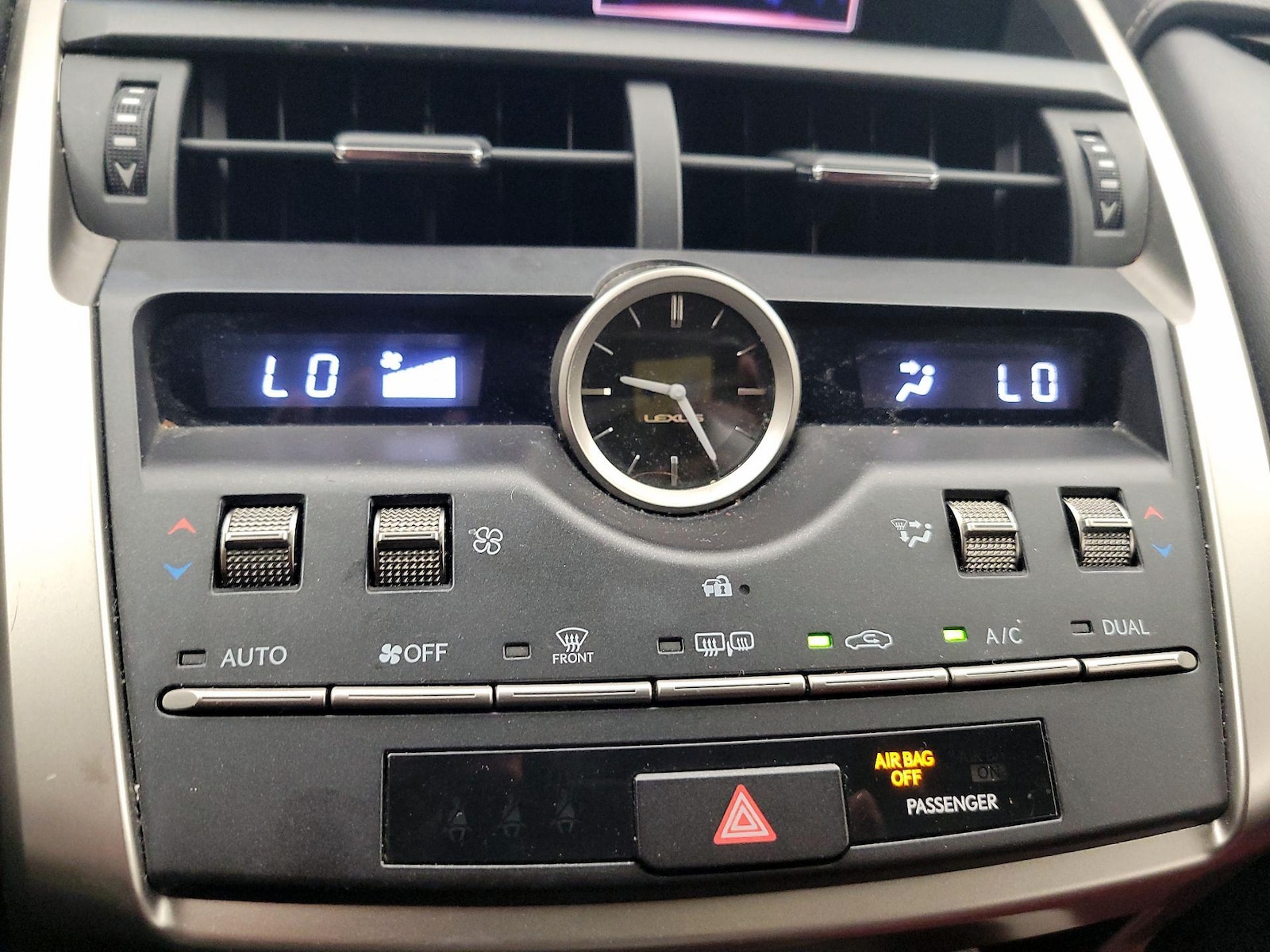 2021 Lexus NX 300 - Photo 17