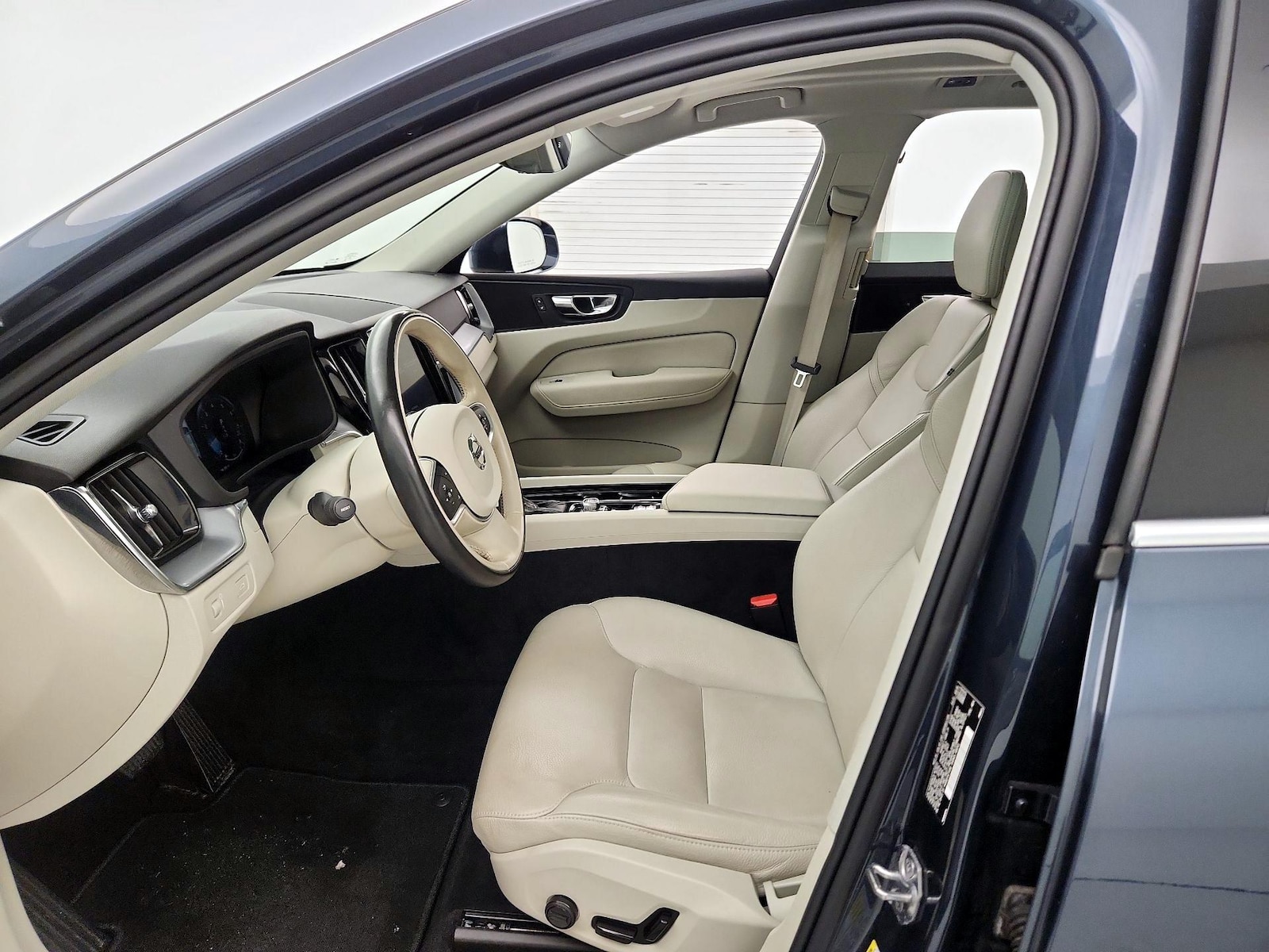 2020 Volvo XC60 Momentum - Photo 12