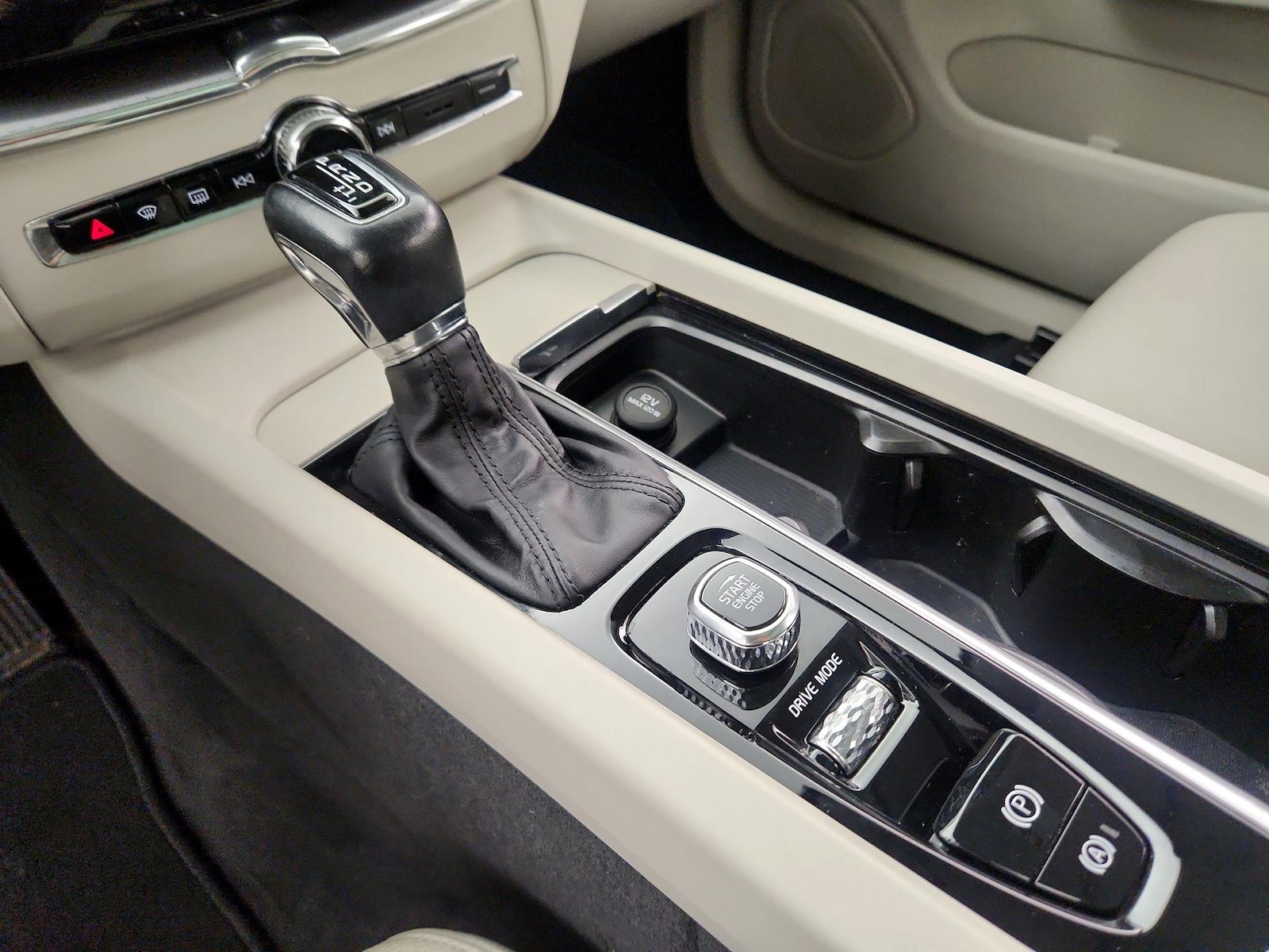 2020 Volvo XC60 Momentum - Photo 18