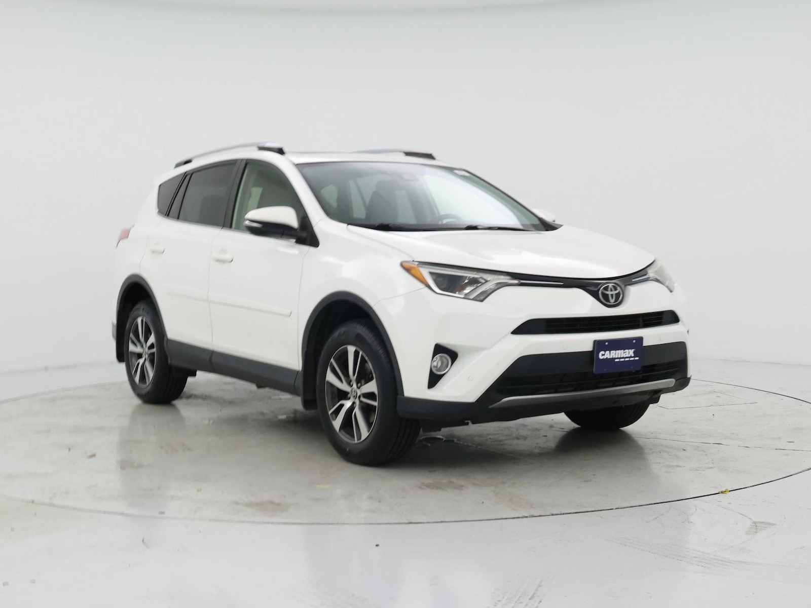 2017 Toyota RAV4 XLE - Photo 2