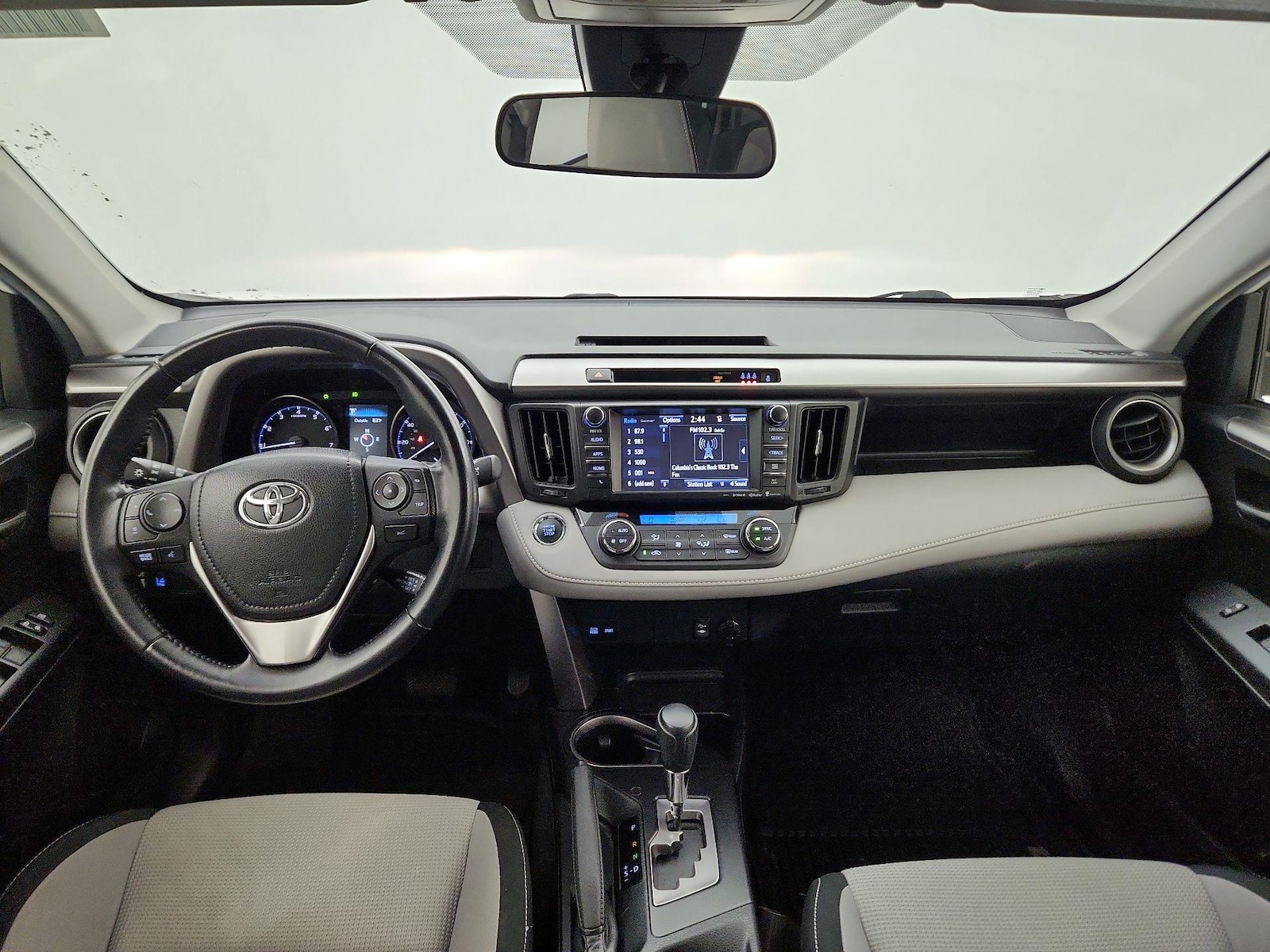 2017 Toyota RAV4 XLE - Photo 10