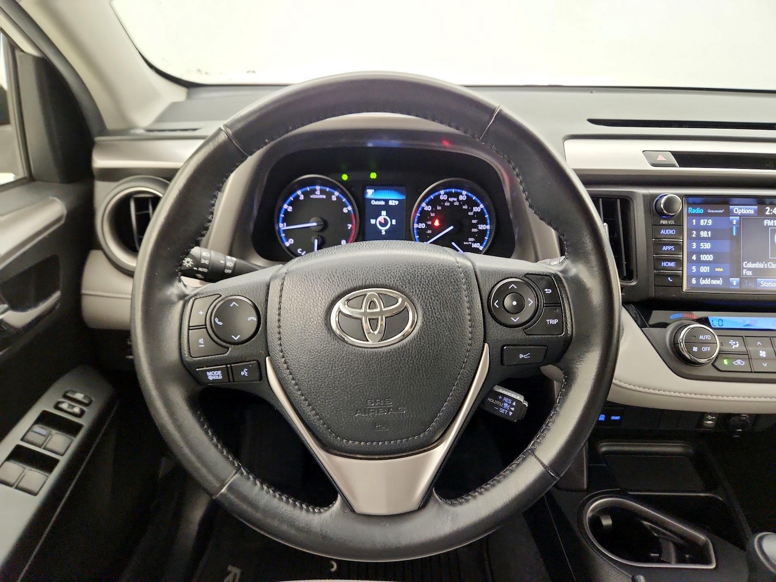 2017 Toyota RAV4 XLE - Photo 11