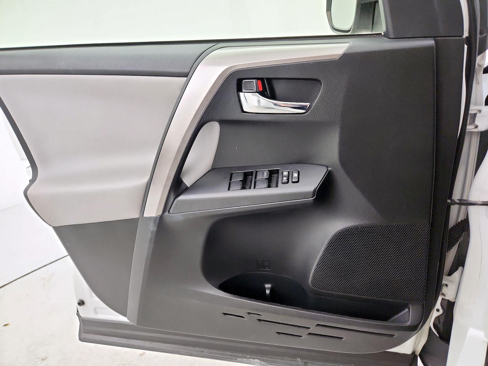 2017 Toyota RAV4 XLE - Photo 13