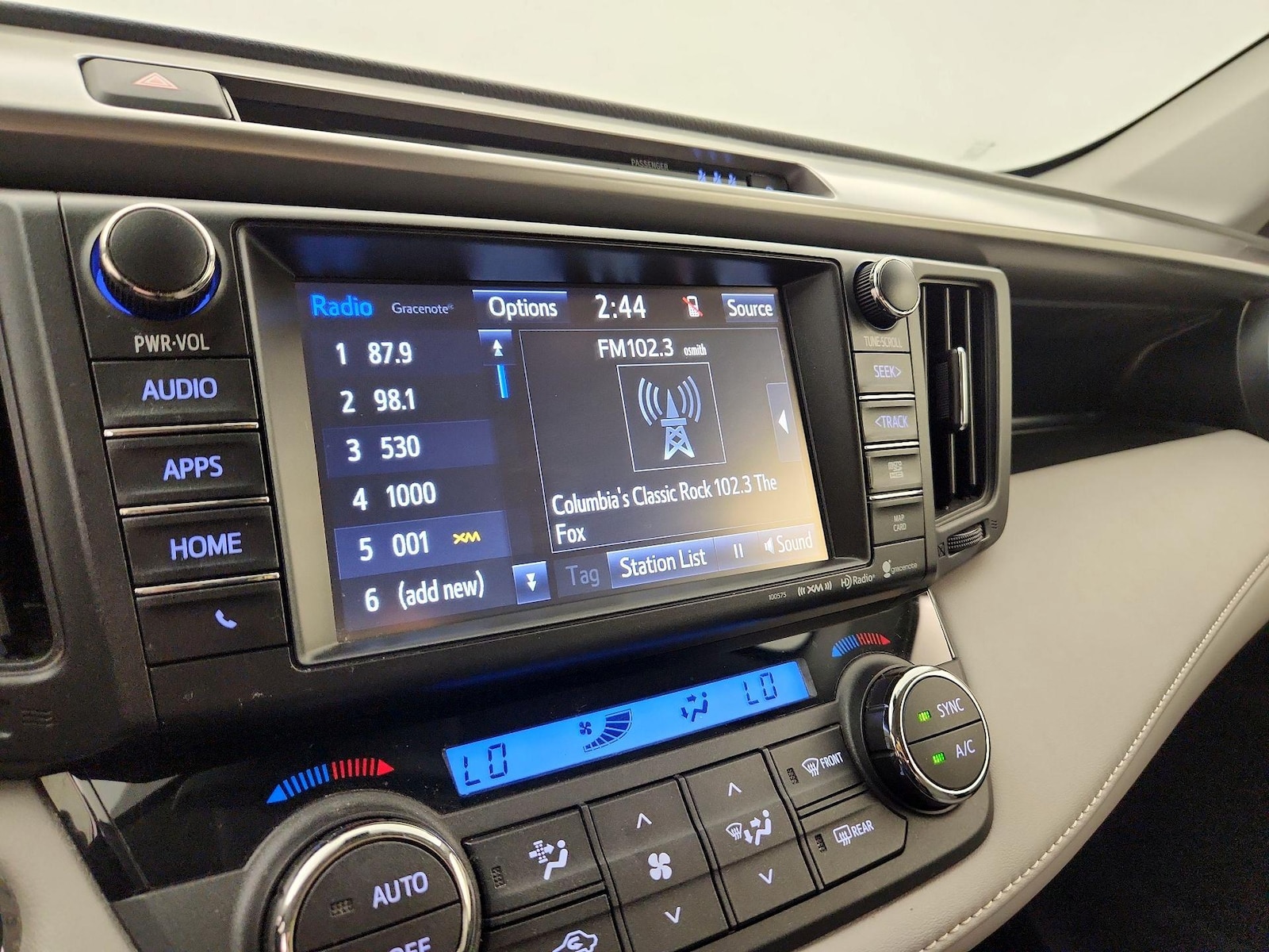 2017 Toyota RAV4 XLE - Photo 16