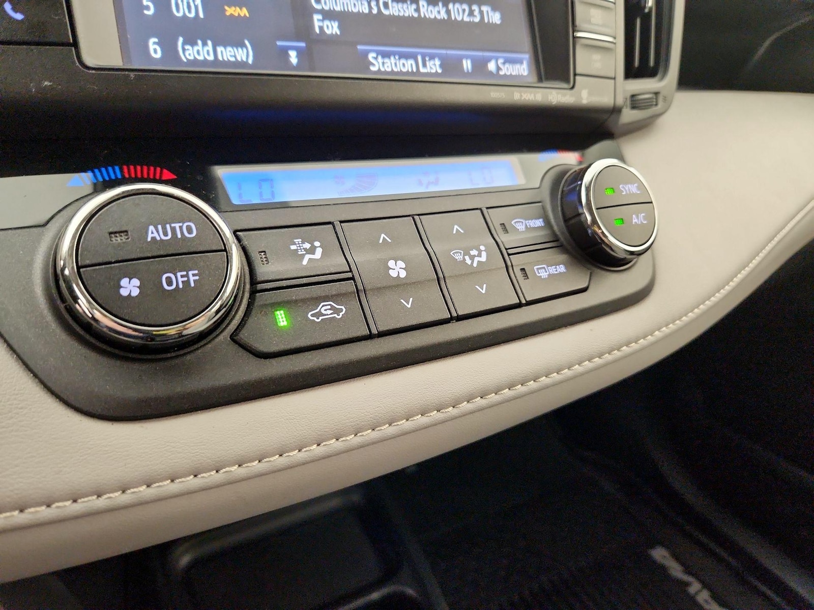 2017 Toyota RAV4 XLE - Photo 17