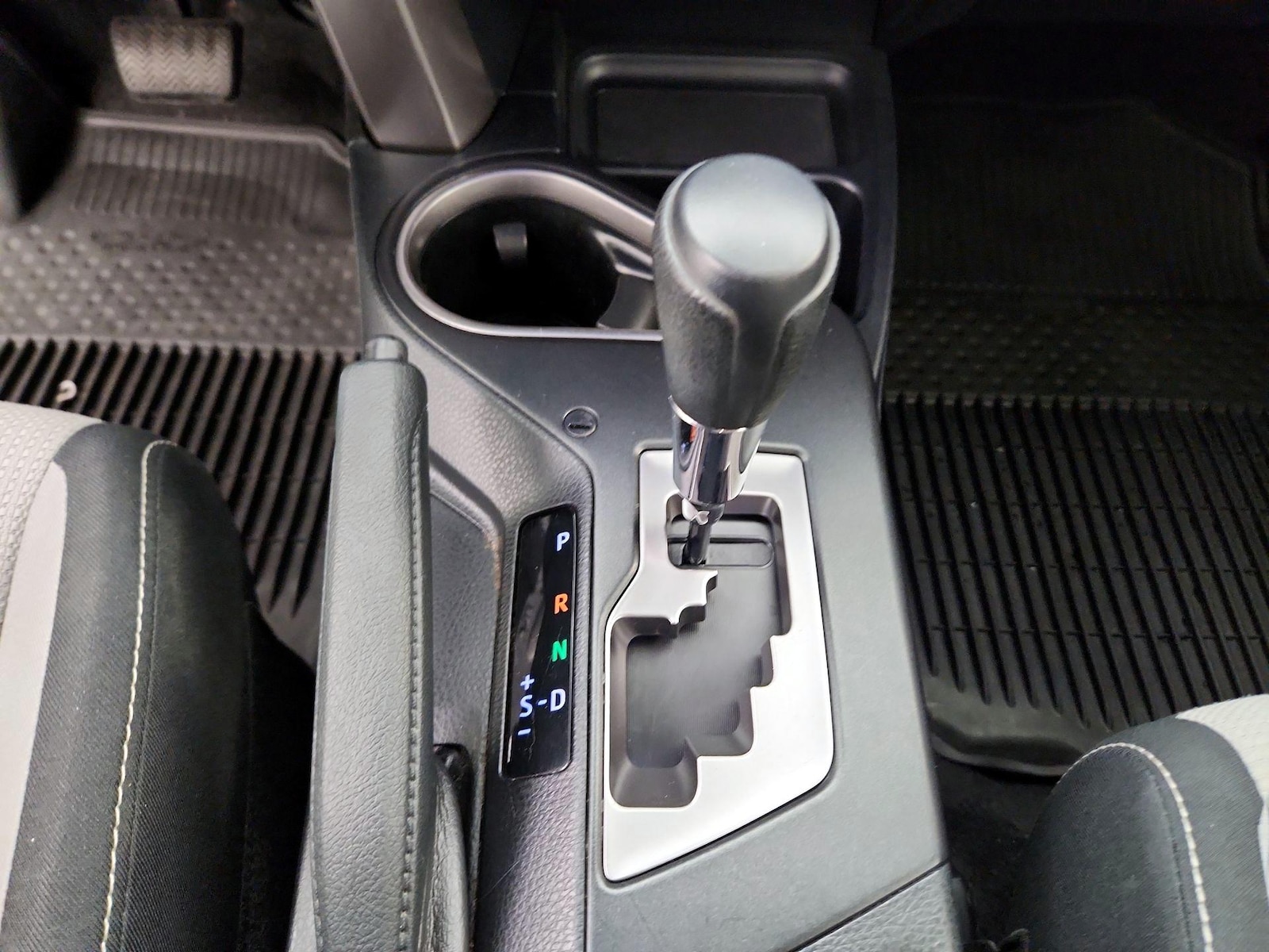 2017 Toyota RAV4 XLE - Photo 18