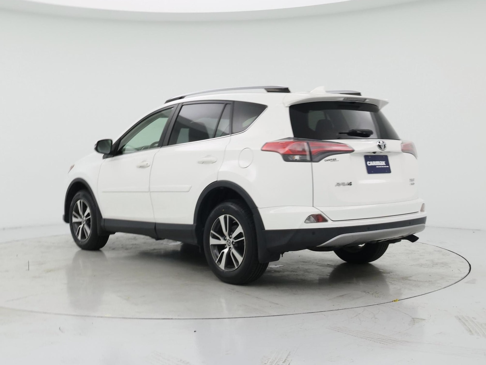 2017 Toyota RAV4 XLE - Photo 3