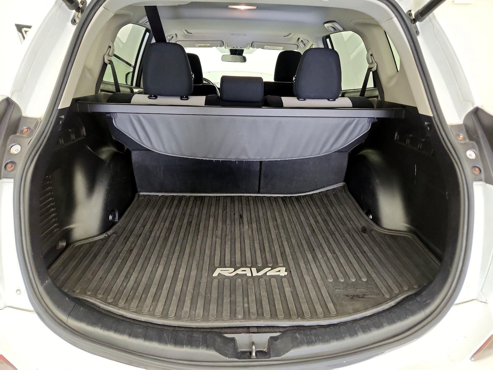 2017 Toyota RAV4 XLE - Photo 21