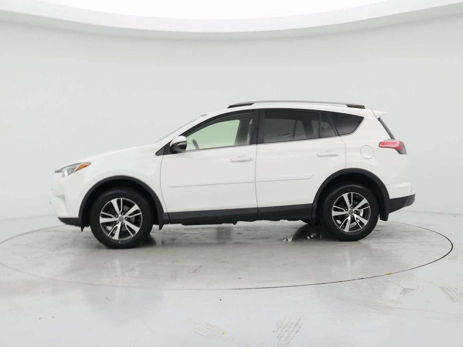 2017 Toyota RAV4 XLE - Photo 4