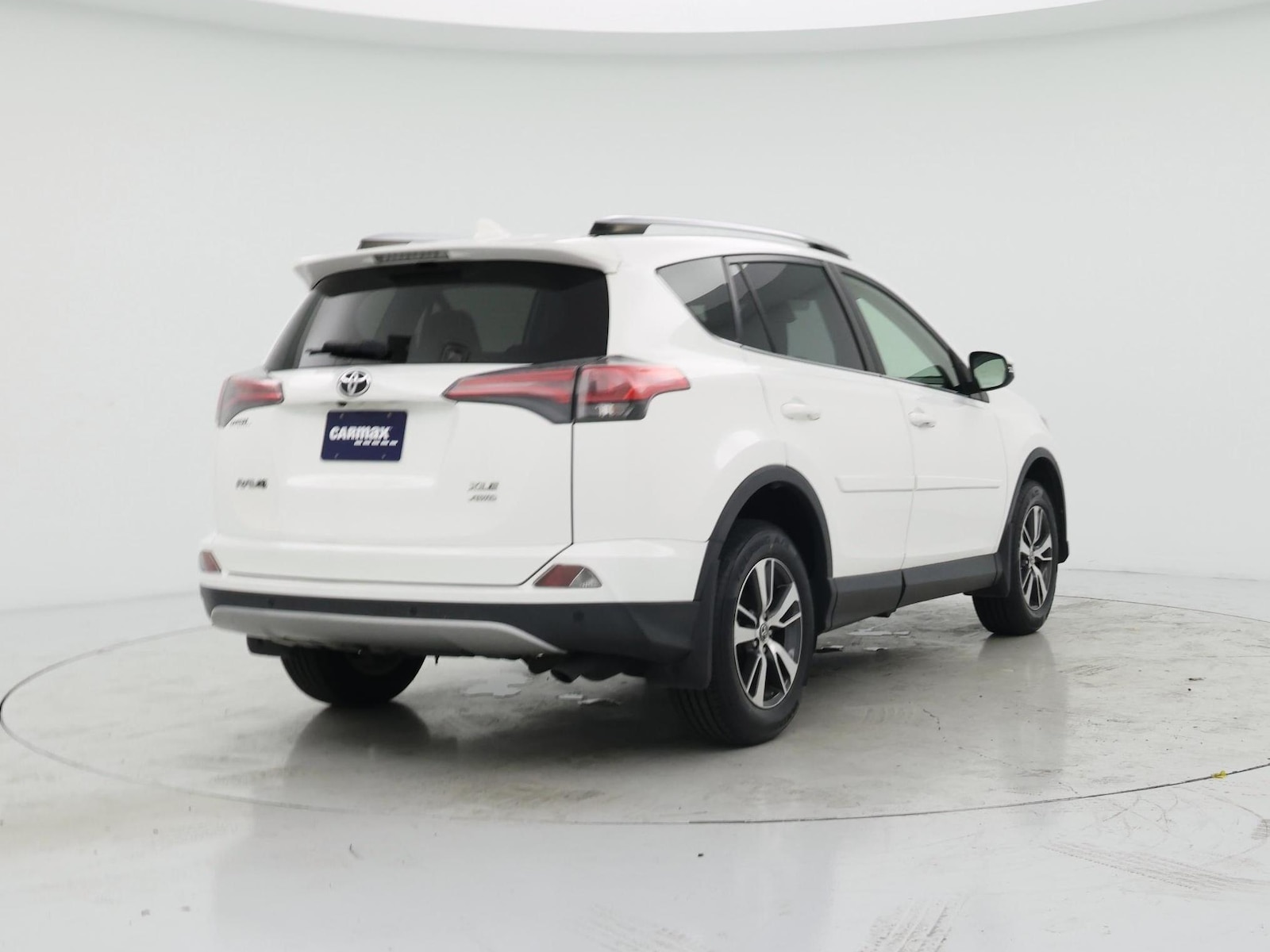 2017 Toyota RAV4 XLE - Photo 9