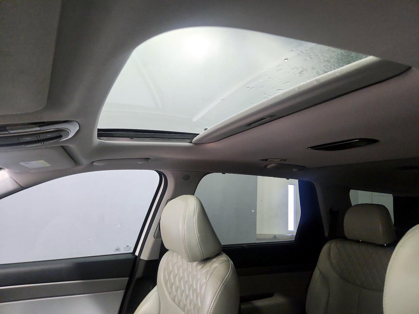 Sunroof(s) & Overhead Airbags