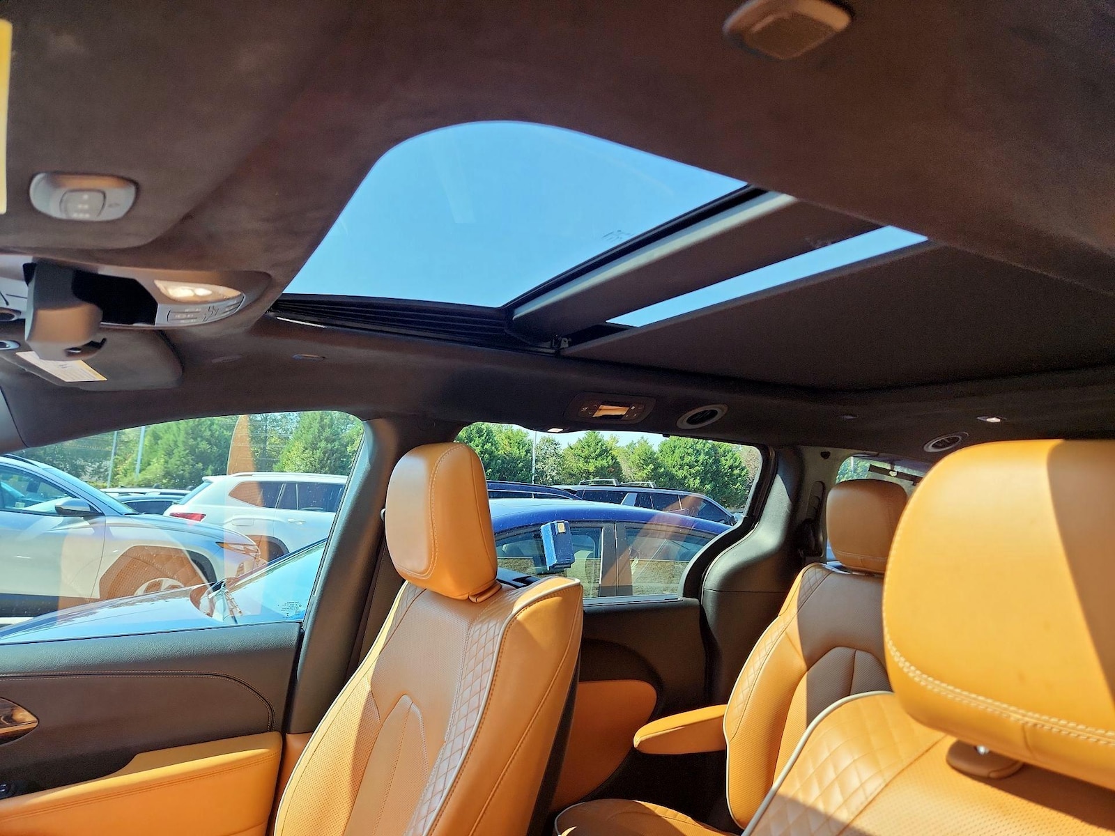 Panoramic Sunroof & Skylight(s)