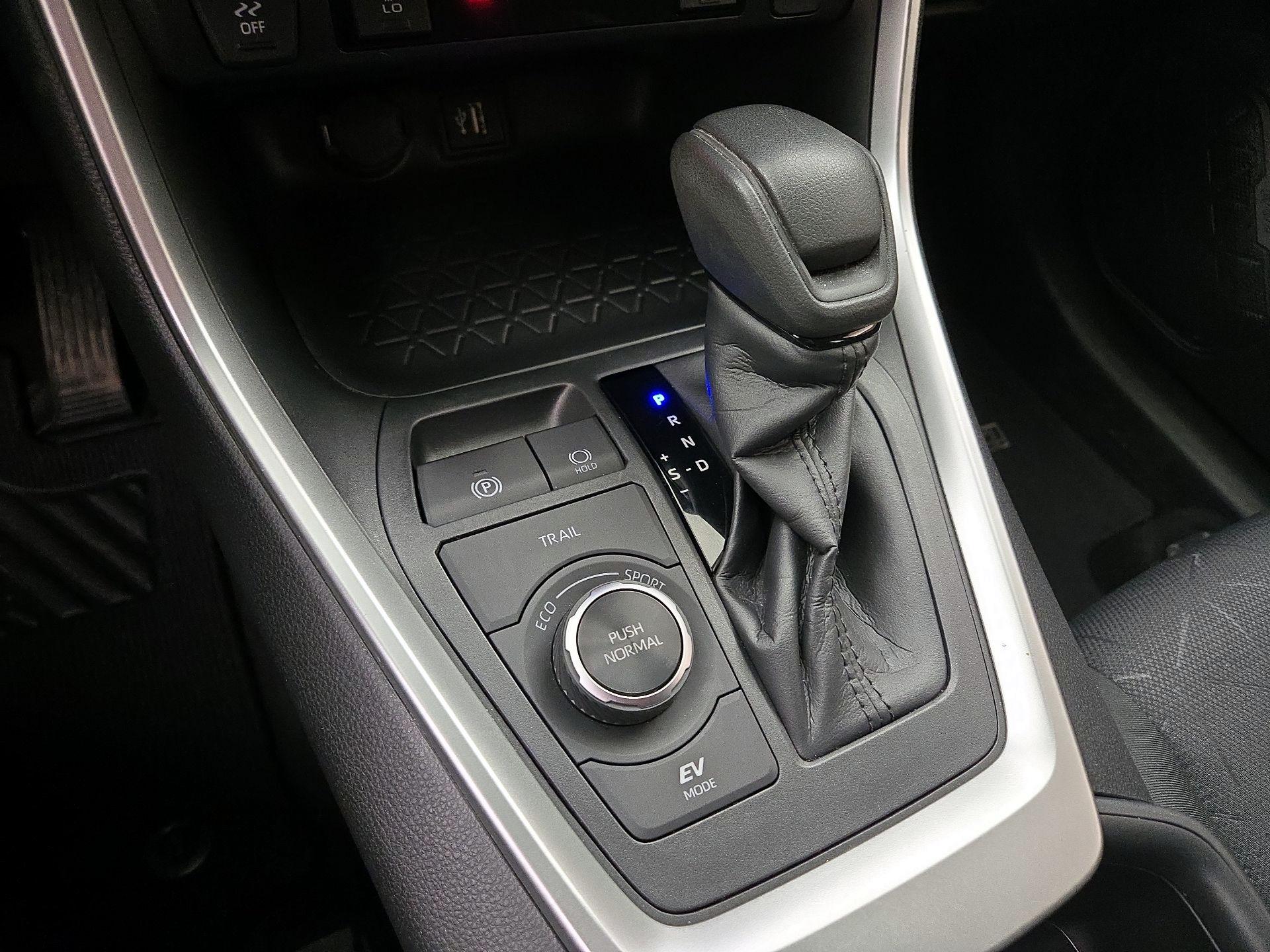 Thumbnail: 2024 Toyota RAV4 - 17