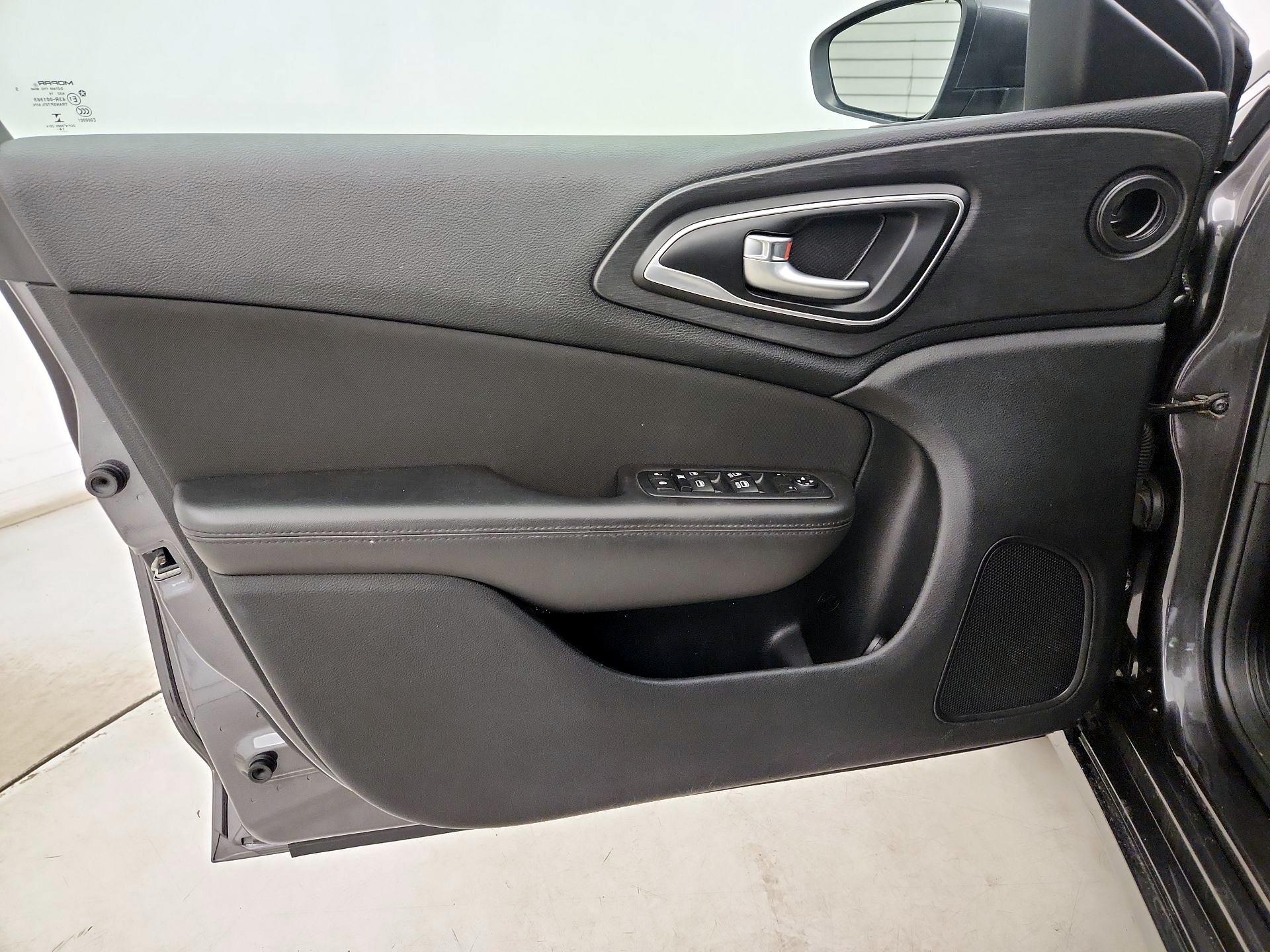Thumbnail: 2015 Chrysler 200 - 12